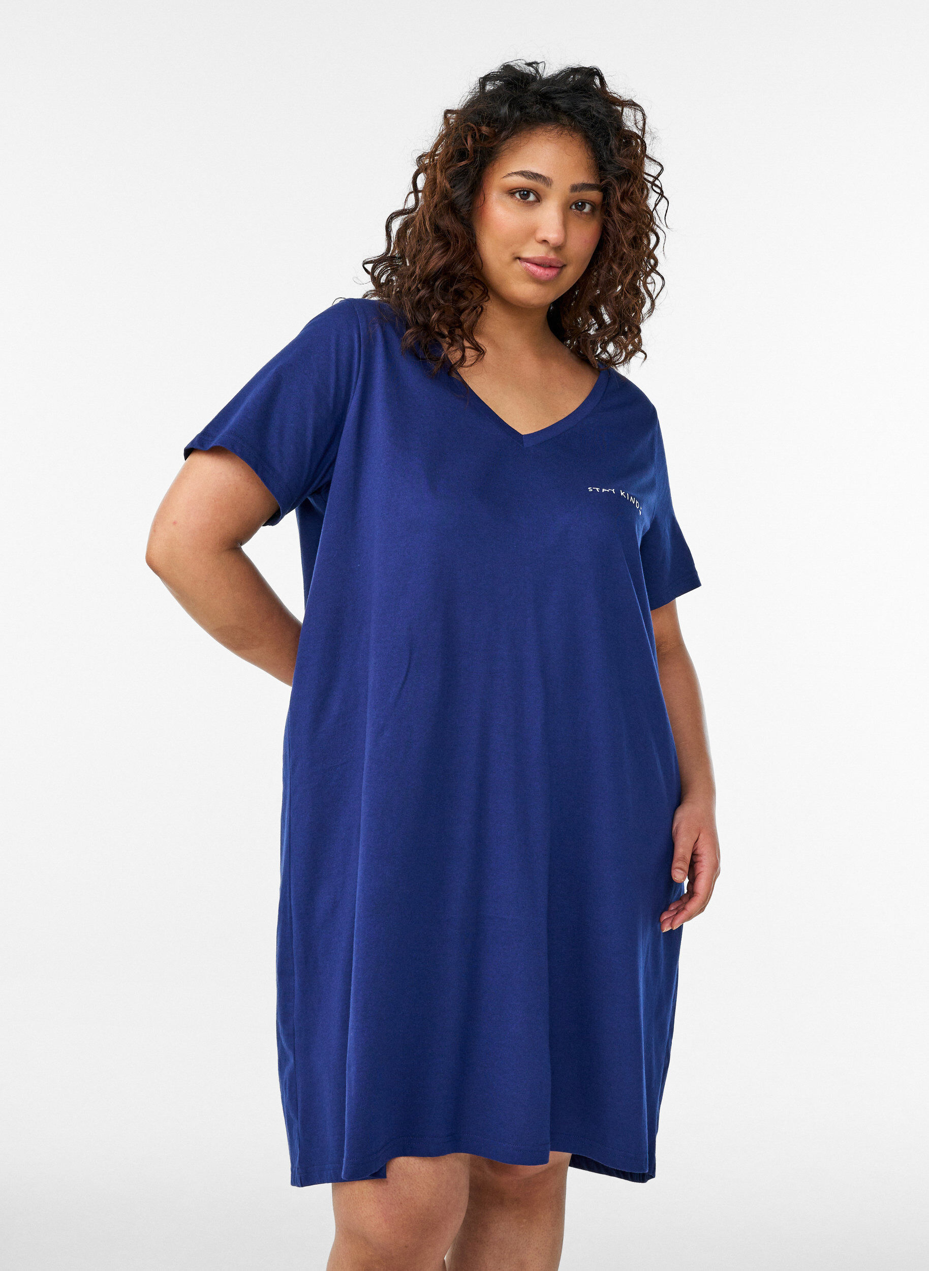 ZizziOrganische Baumwoll-Nachthemd mit V-Ausschnitt, Blau, Model image number 0