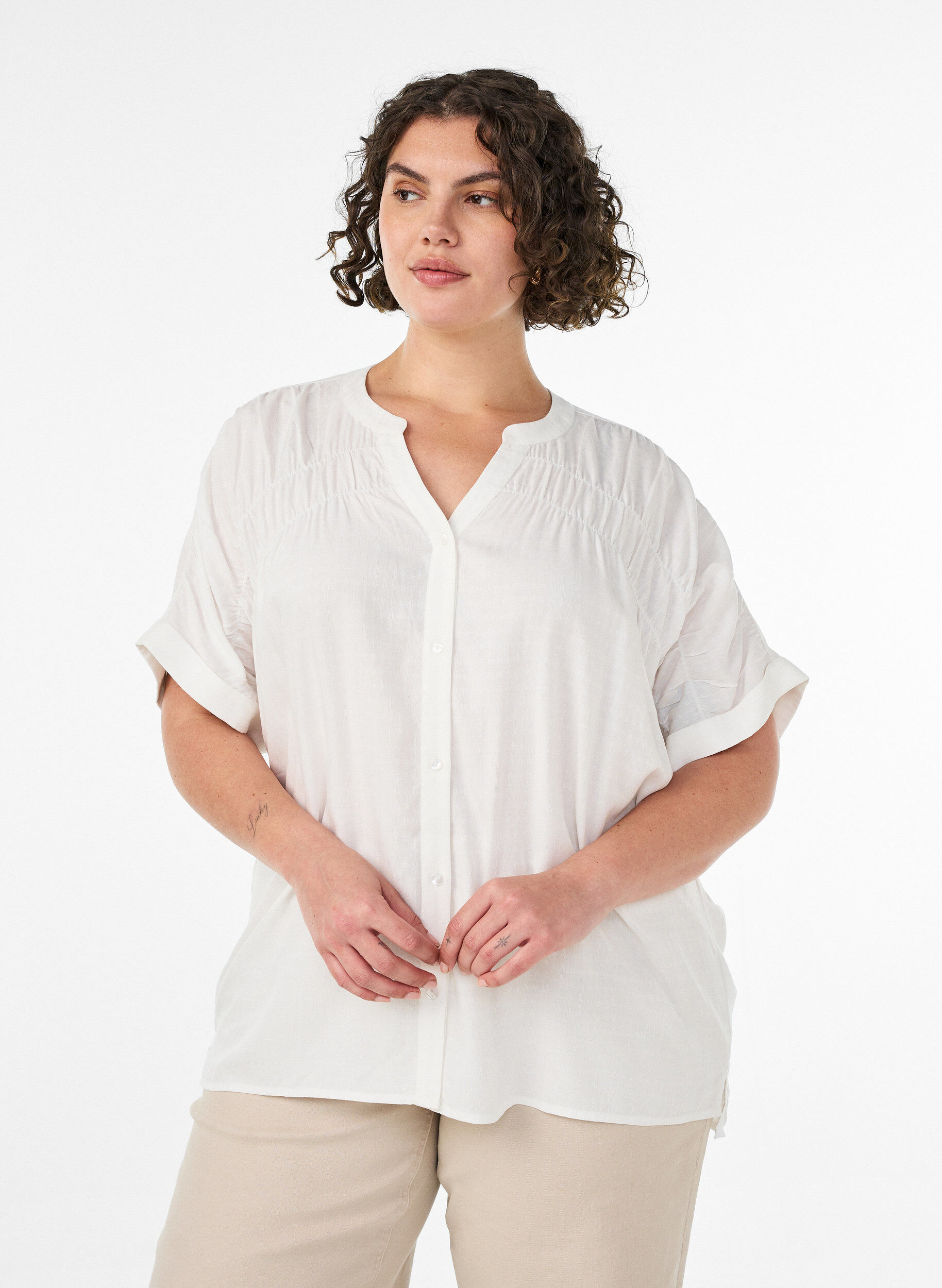 ZizziBluse aus Viskose mit kurzen &Auml;rmeln und Raffdetails, Vanille, Model image number 0