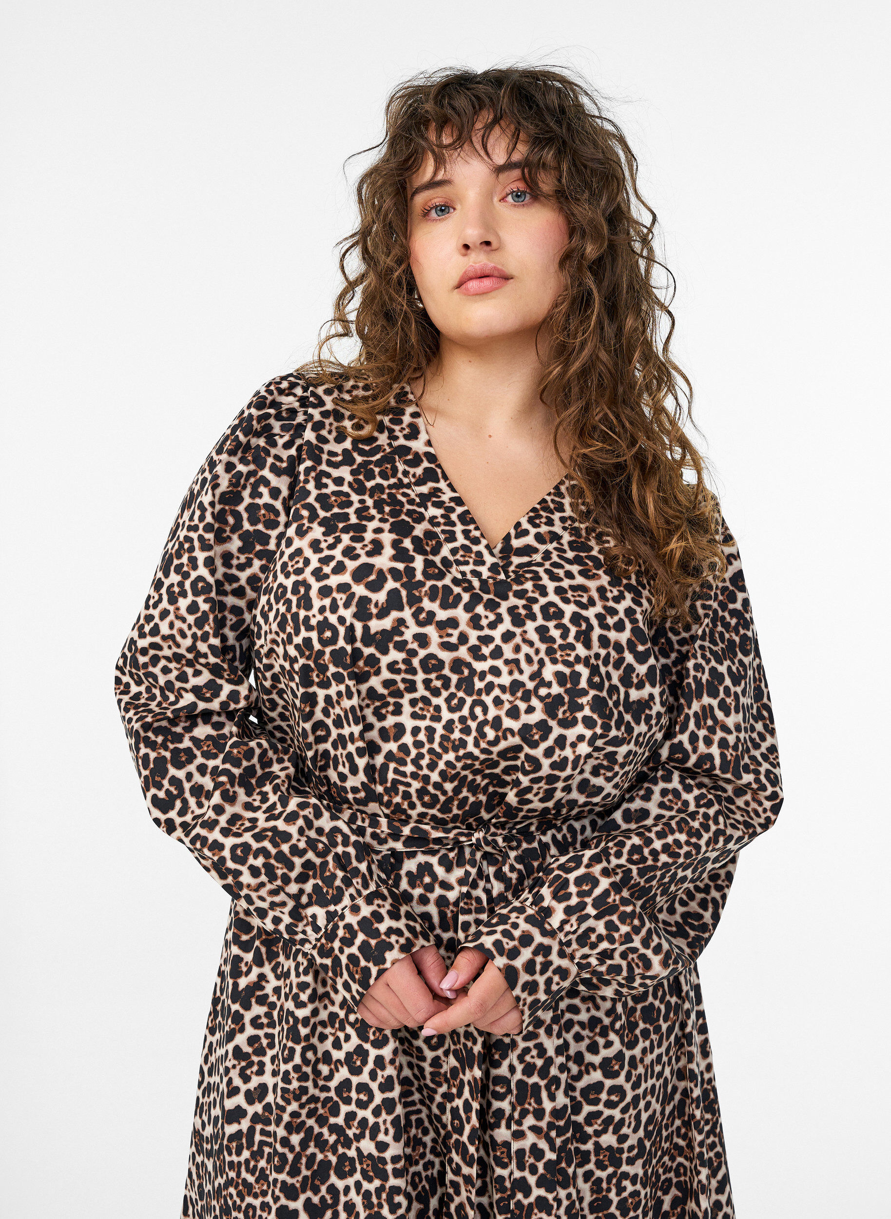 ZizziKleid aus Bio-Baumwolle mit Bindeg&uuml;rtel, Braun, Model image number 2