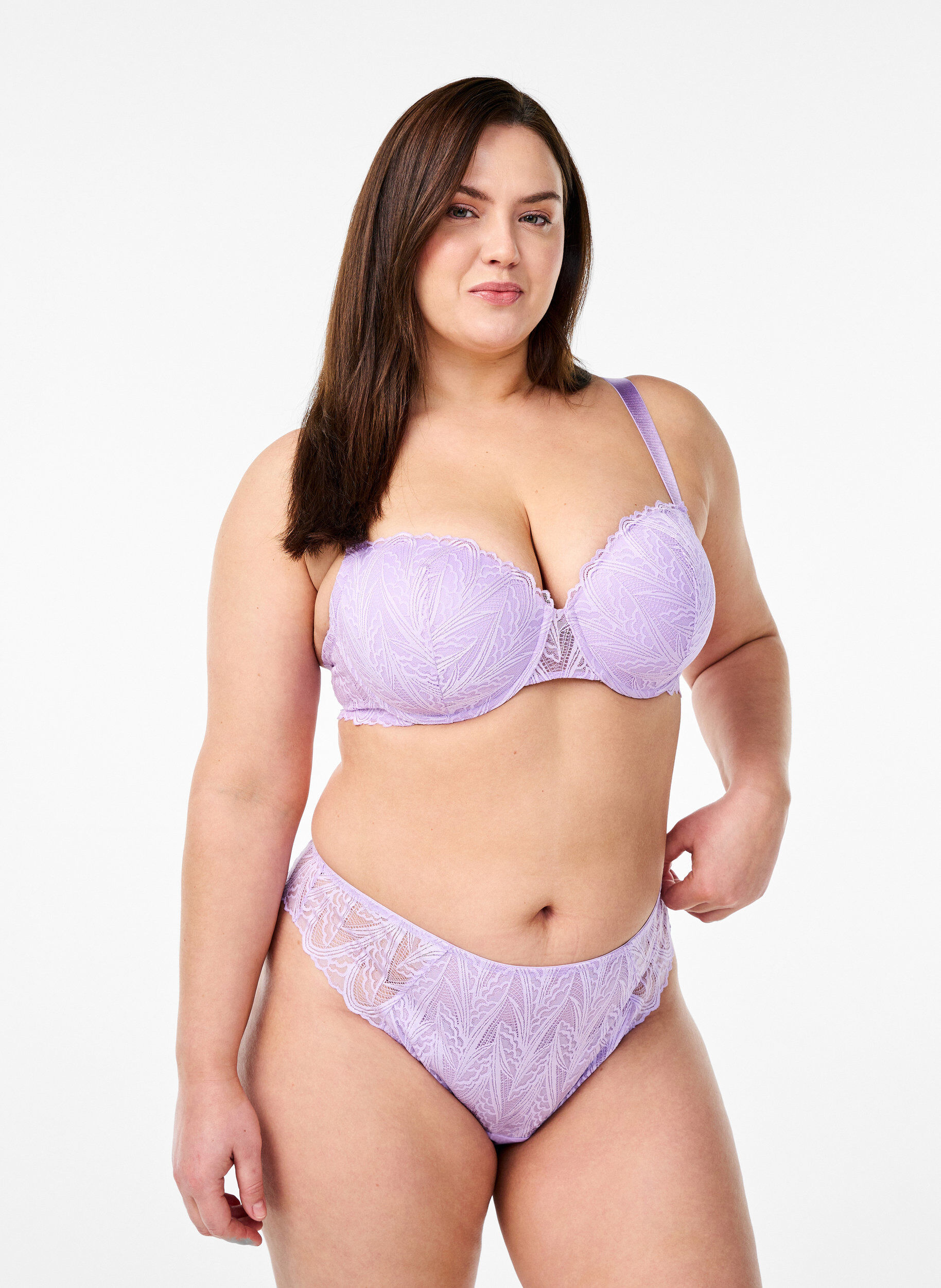 ZizziString mit Spitze und normal hohem Bund, lila, Model image number 0