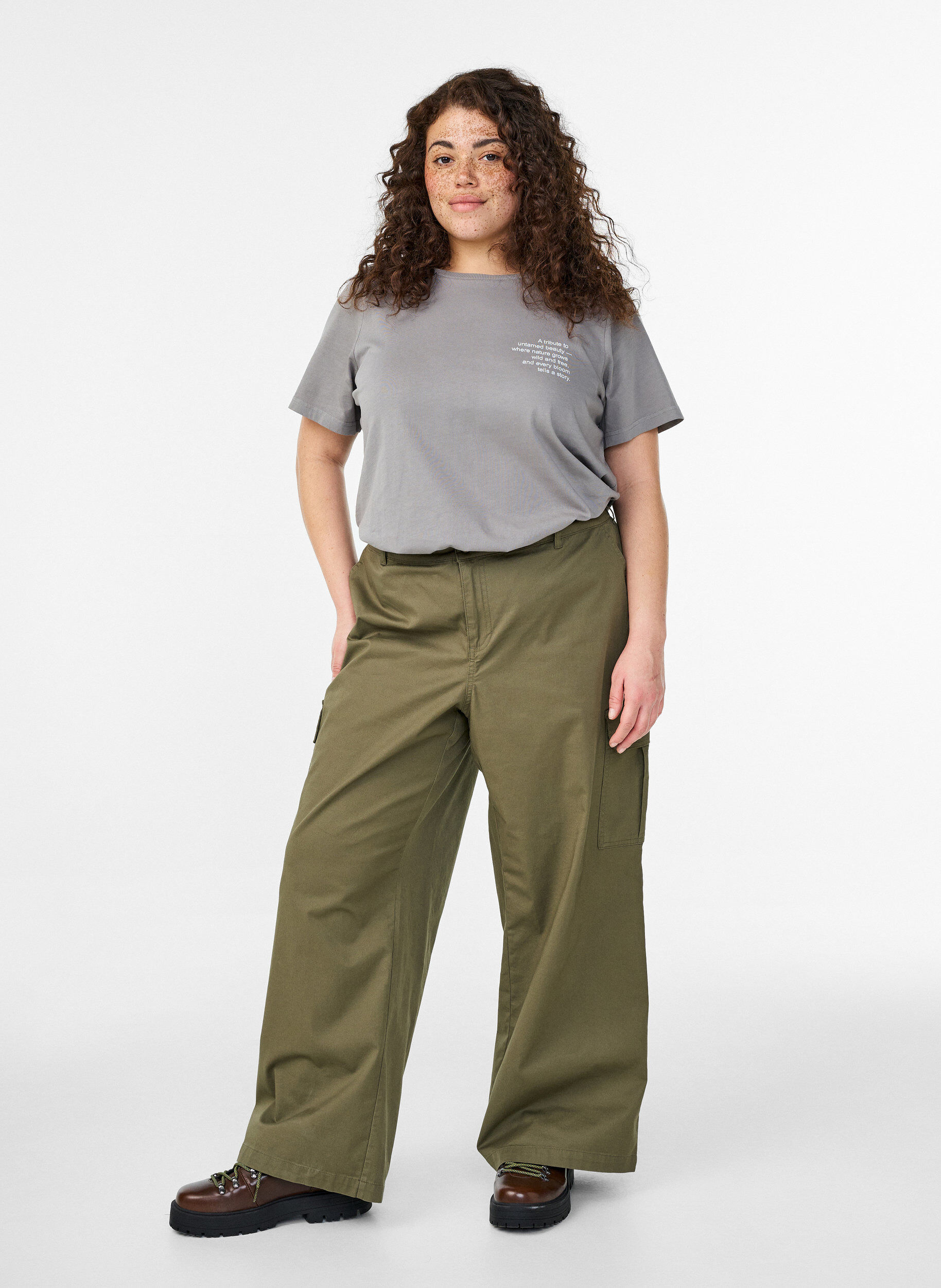 ZizziT-Shirt aus Baumwolle mit Print auf Vorder- und R&uuml;ckseite, 9990, Model image number 1