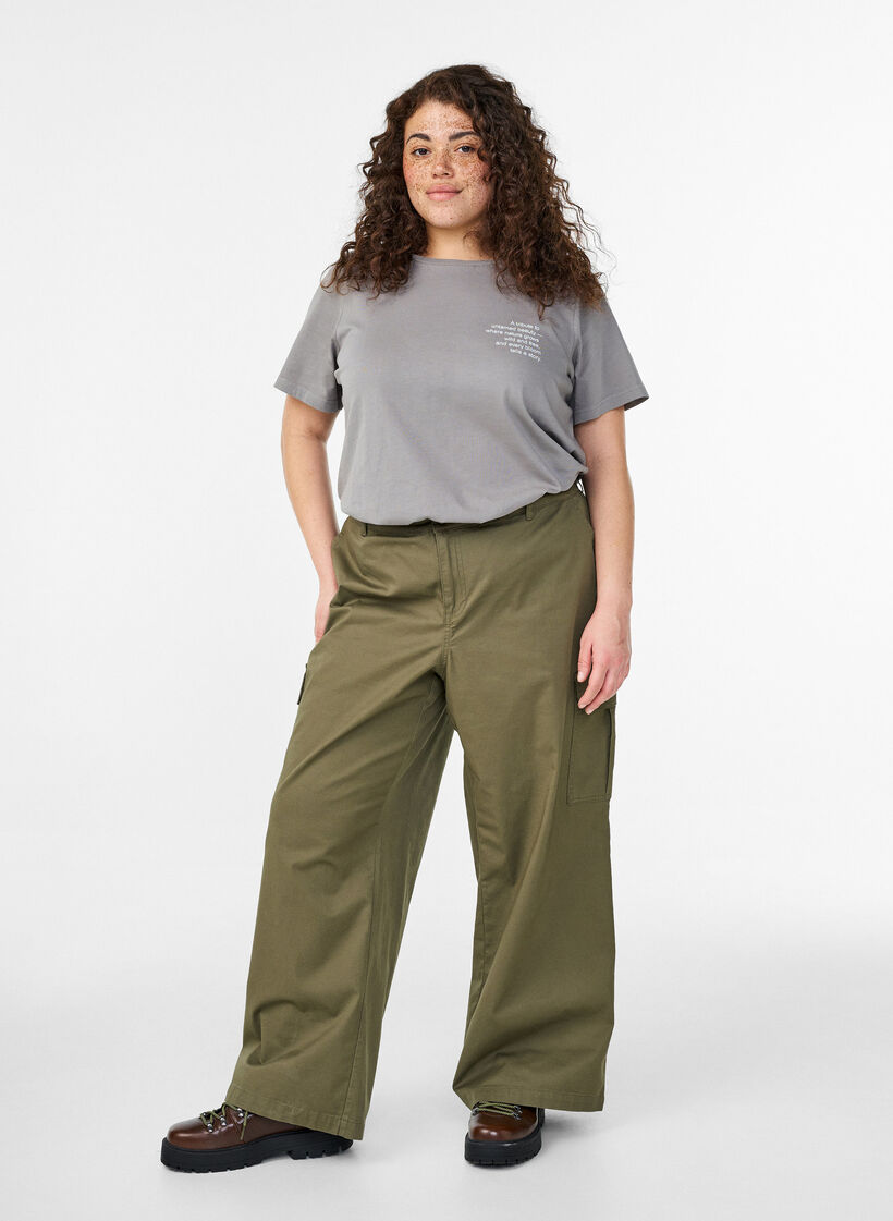 T-Shirt aus Baumwolle mit Print auf Vorder- und R&uuml;ckseite, 9990, Model image number 1