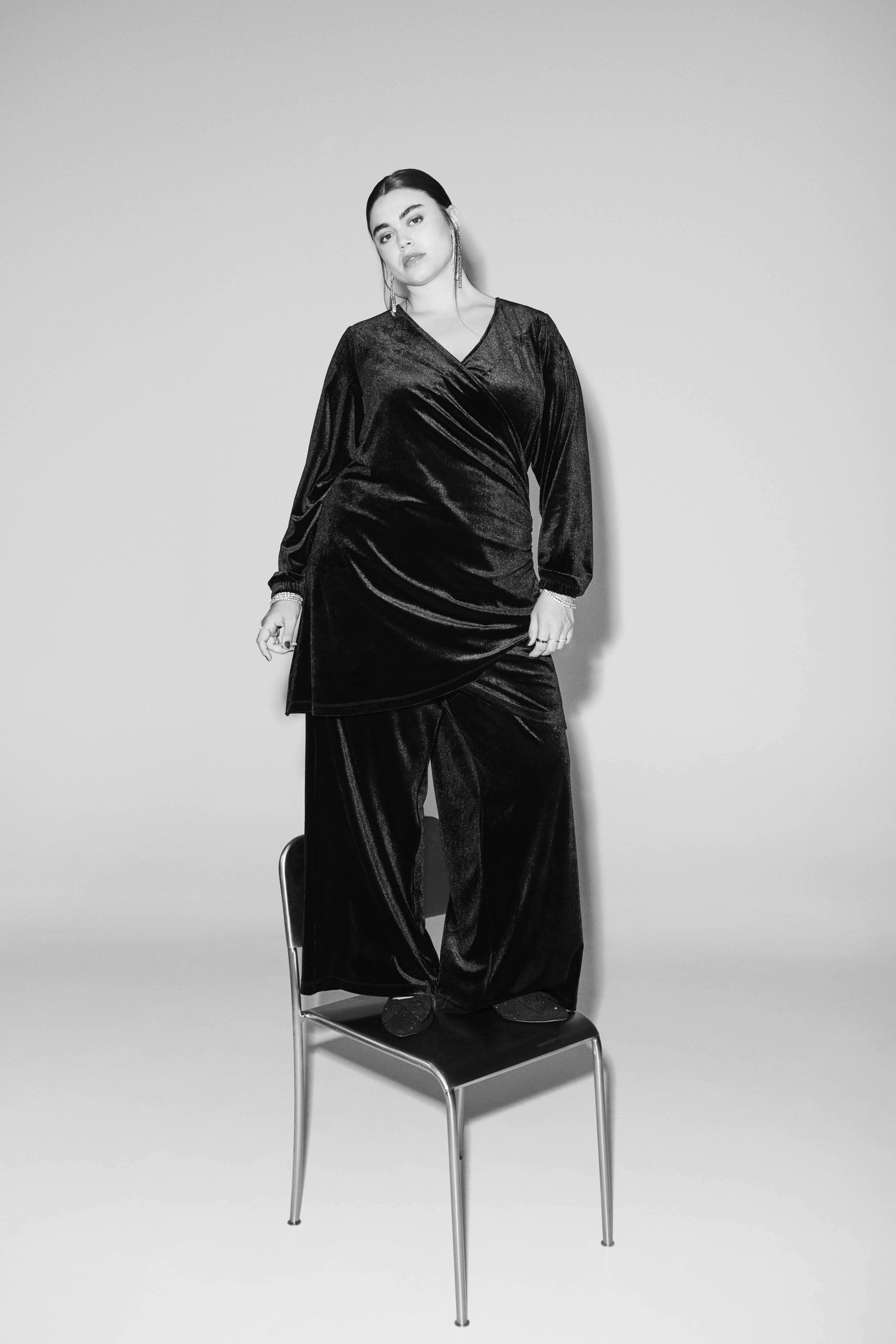 ZizziVelours-Set mit Details, , Model