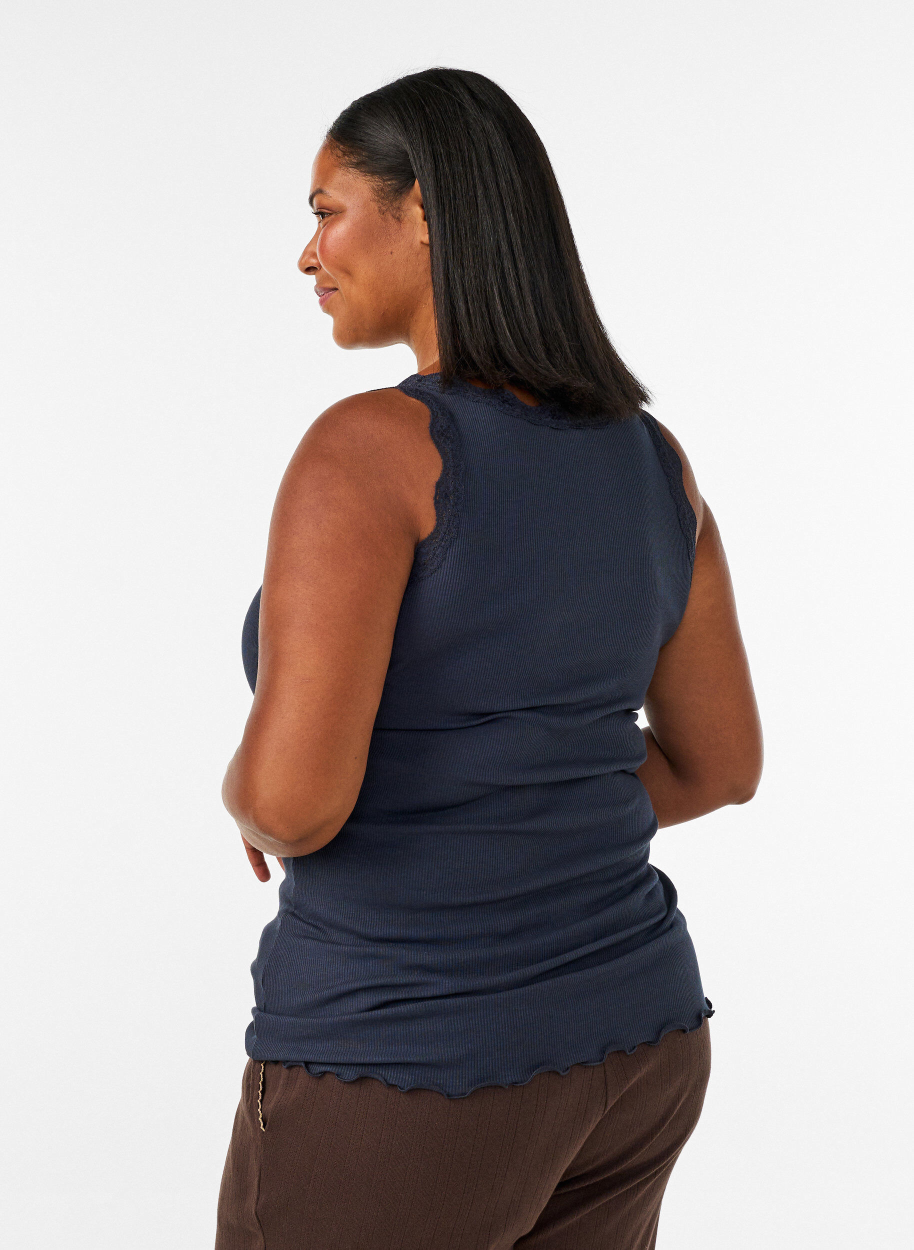 ZizziTop mit Spitzensaum, Blau, Model image number 2