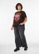 T-Shirt aus Bio-Baumwolle mit Frontprint, Braun, Model image number 1