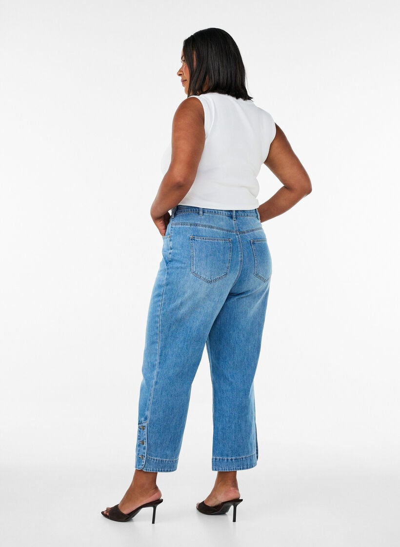 Kurze Kiana Jeans mit gerader Passform und Knopfdetails, Blau, Model image number 1