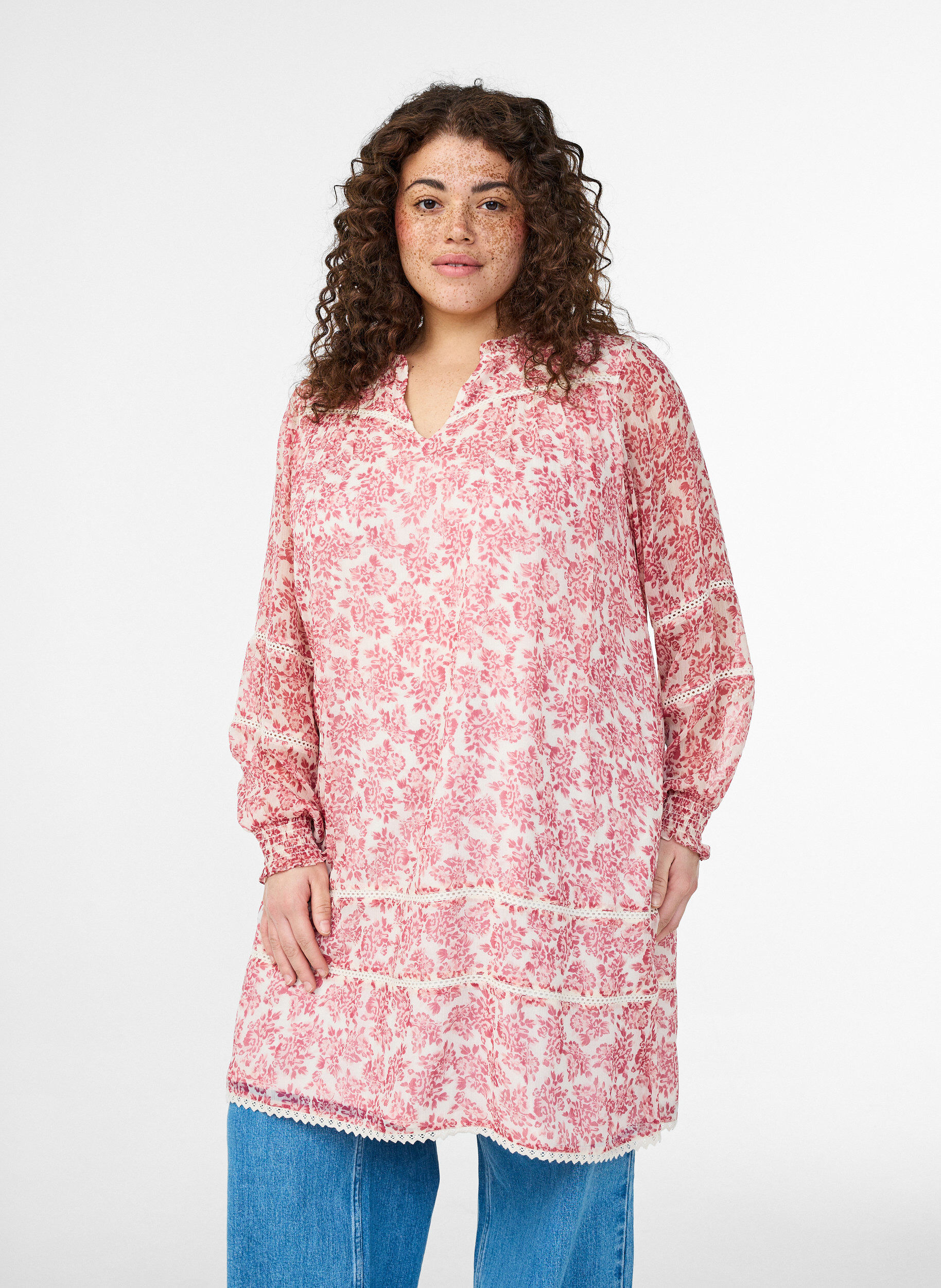 ZizziKurzes Chiffonkleid mit H&auml;kel&shy;details, Rot, Model image number 2