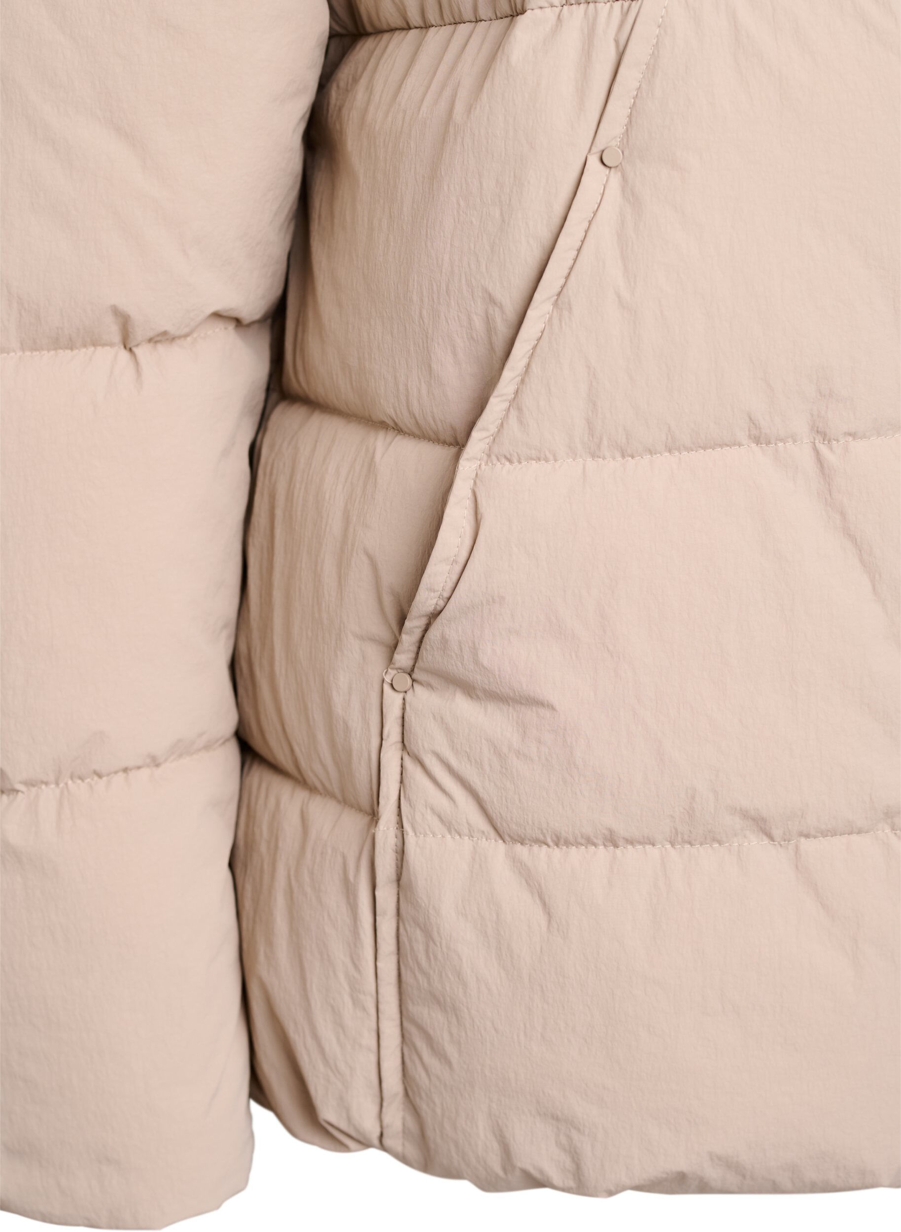 ZizziKurze gepolsterte Pufferjacke mit hohem Kragen, Beige, Packshot image number 3