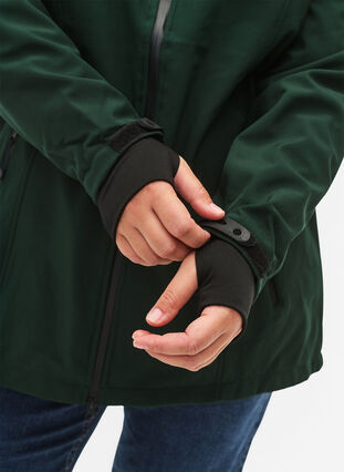 Kurze Softshell-Jacke mit abnehmbarer Kapuze, Scarab, Model image number 2