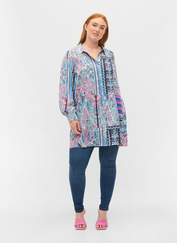 Lange Hemdbluse aus Viskose mit Paisleyprint, Blue Pink Paisley , Model image number 2