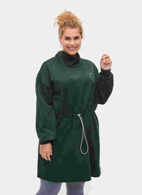 Hochgeschlossenes Pulloverkleid mit verstellbarer Taillenweite, Pine Grove, Model