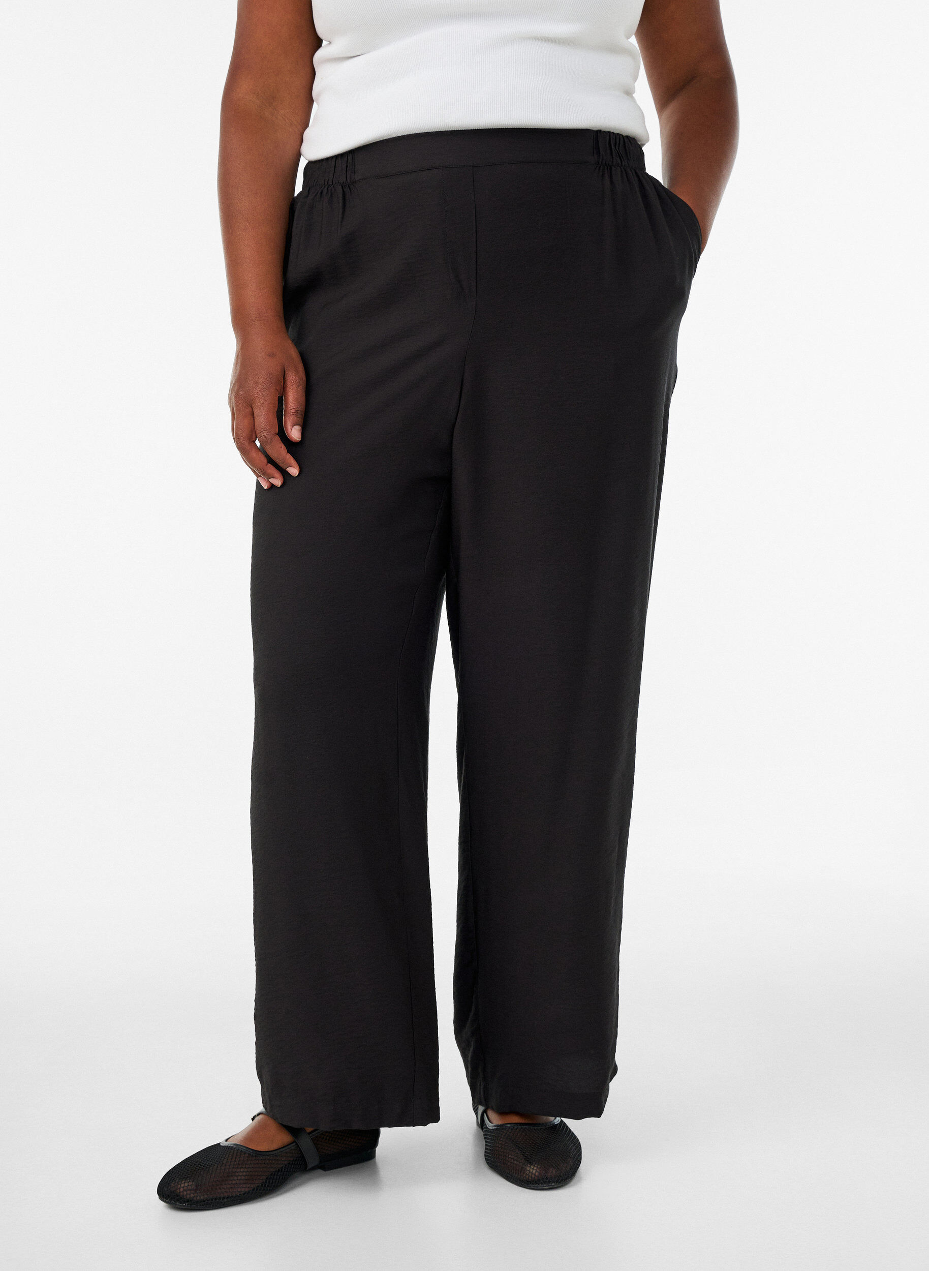 ZizziViskosehose mit elastischem Bund und geraden Beinen, Schwarz, Model image number 2