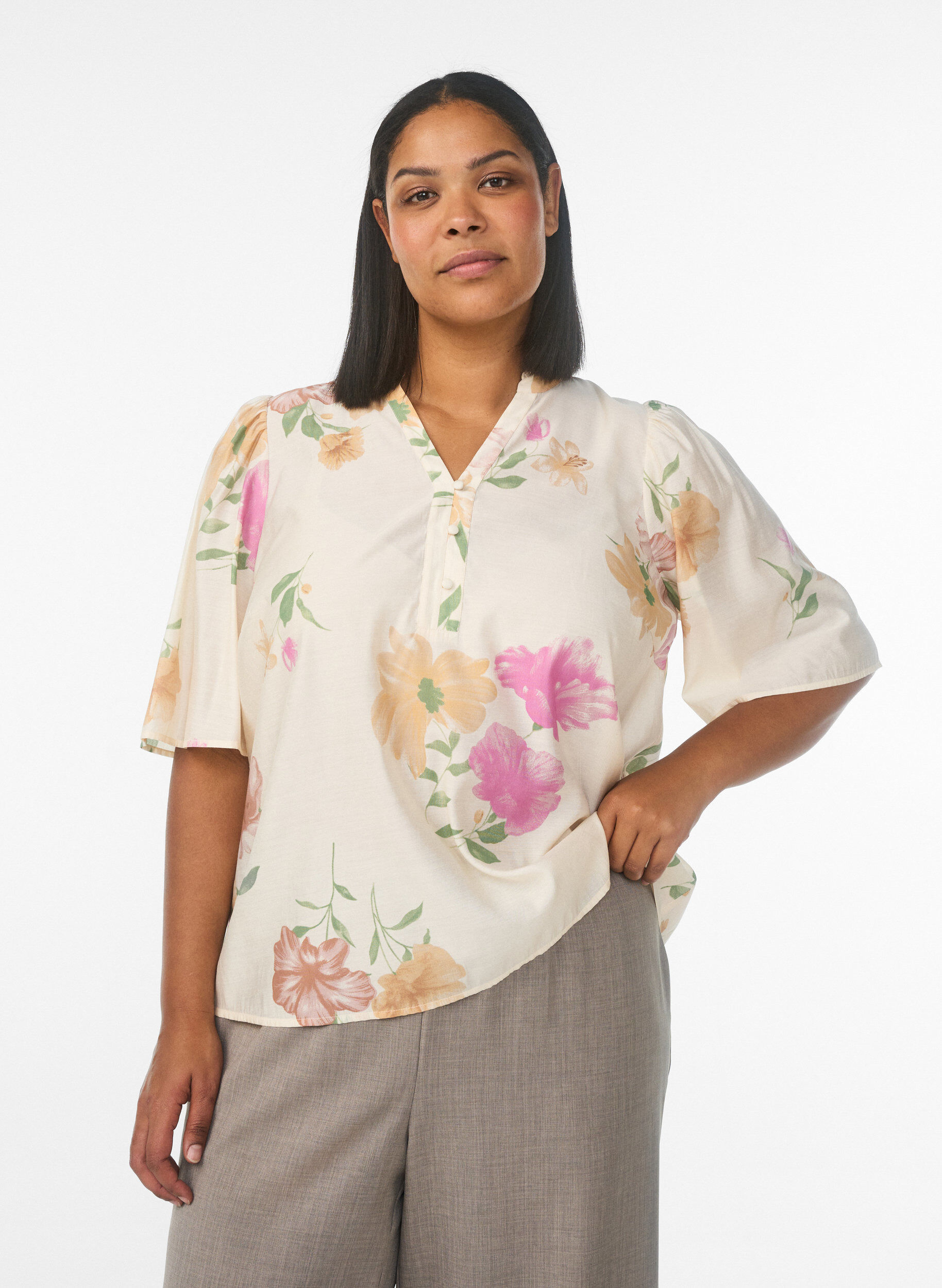 ZizziGebl&uuml;mte Bluse mit R&uuml;schenkragen und 1/2-&Auml;rmeln, Beige, Model image number 0