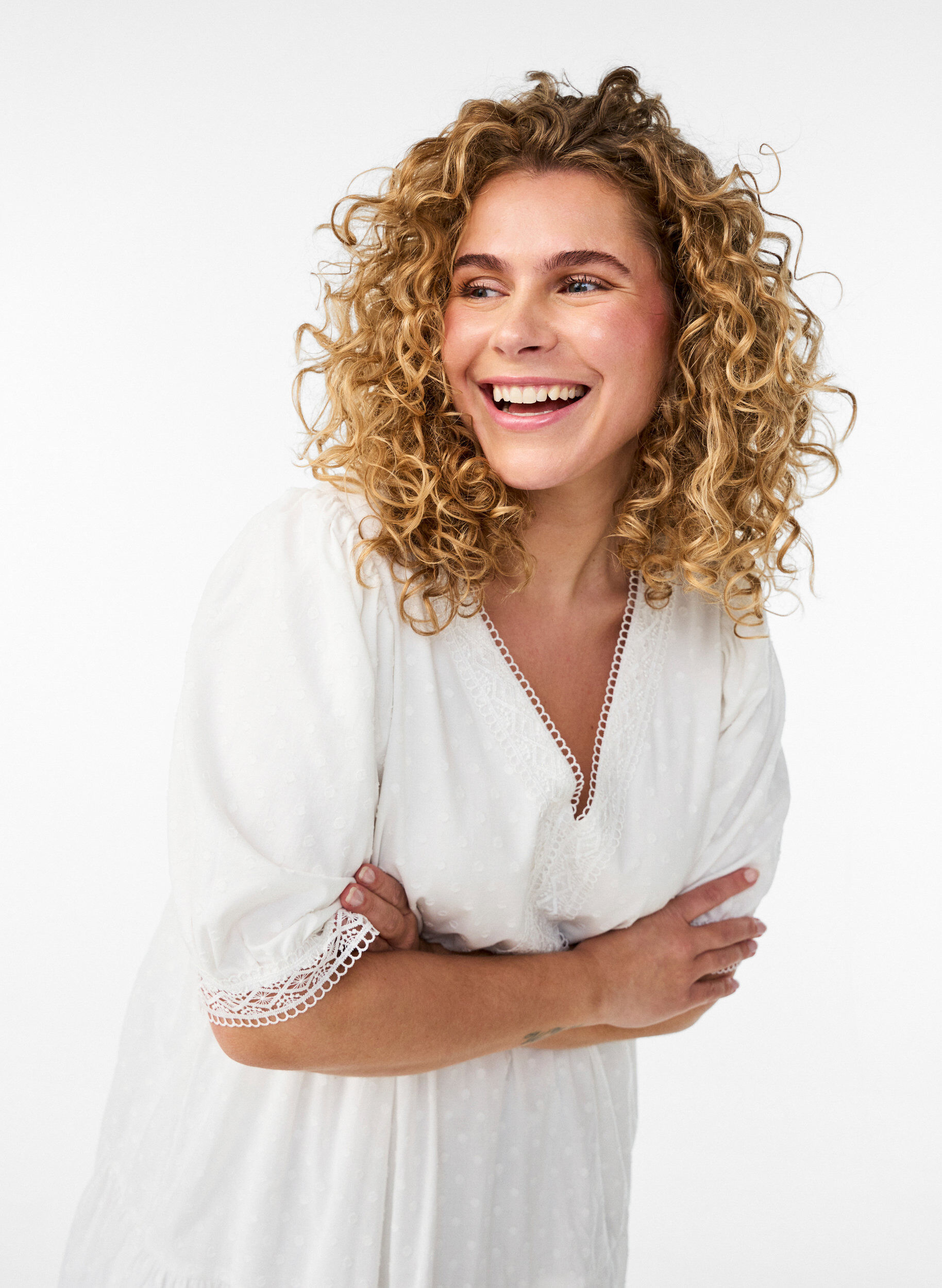 ZizziMidikleid aus strukturierter Baumwolle mit H&auml;keldetails, Wei&szlig;, Model image number 2