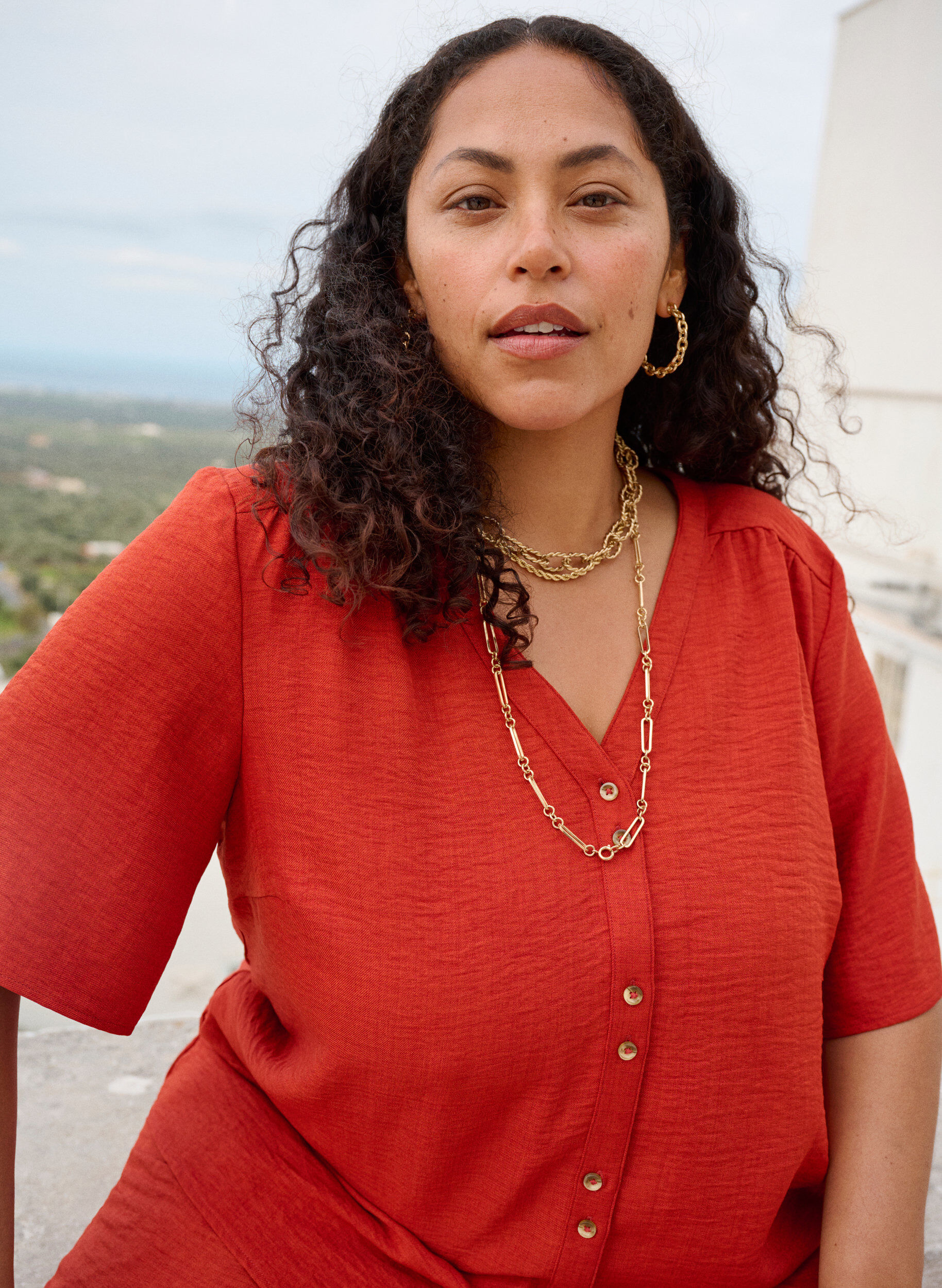 ZizziHemdbluse mit V-Ausschnitt und kurzen &Auml;rmeln, Rot, Image image number 0