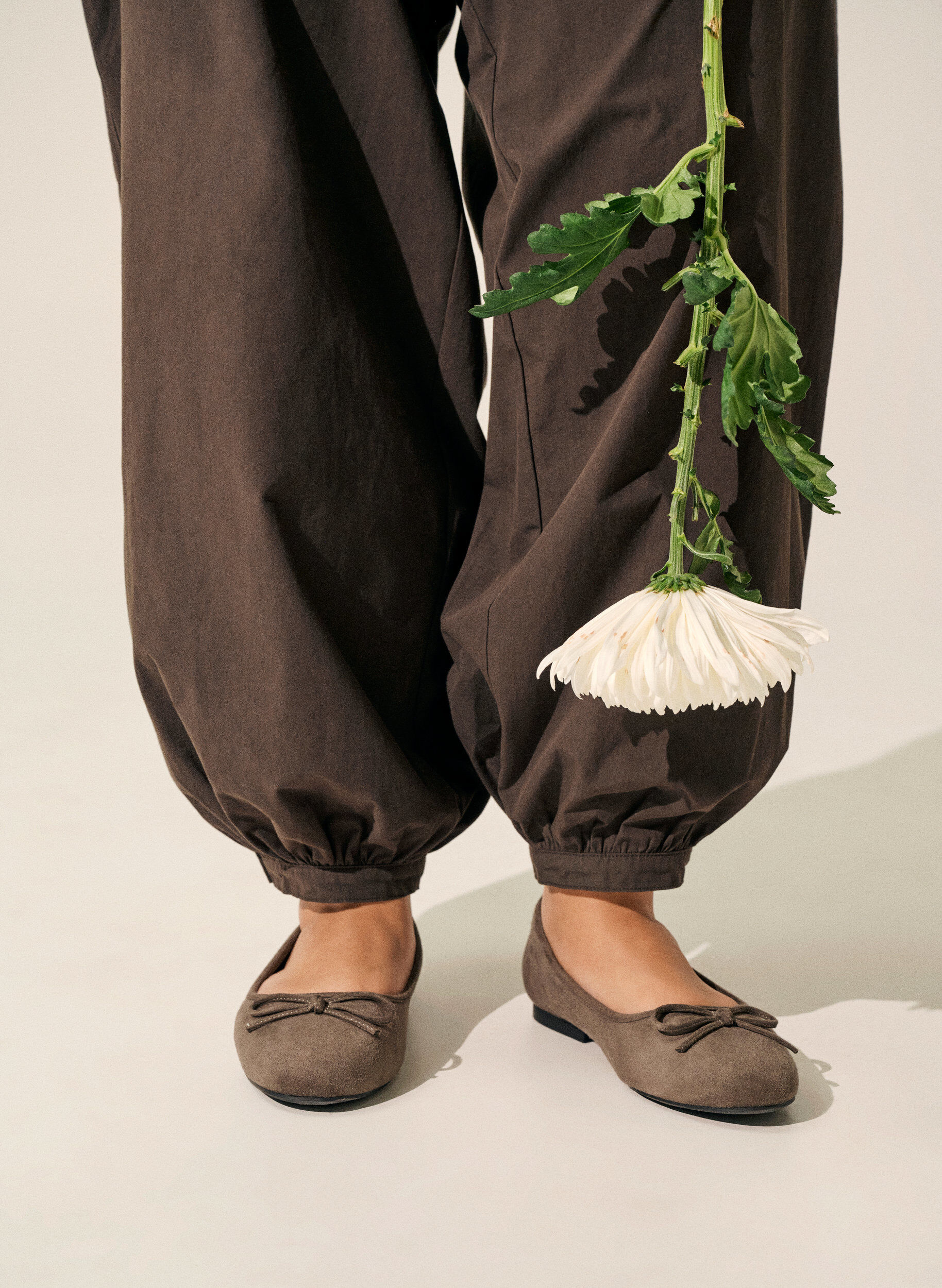 ZizziBallerina aus Wildlederimitat mit Schleife, Braun, Image image number 0