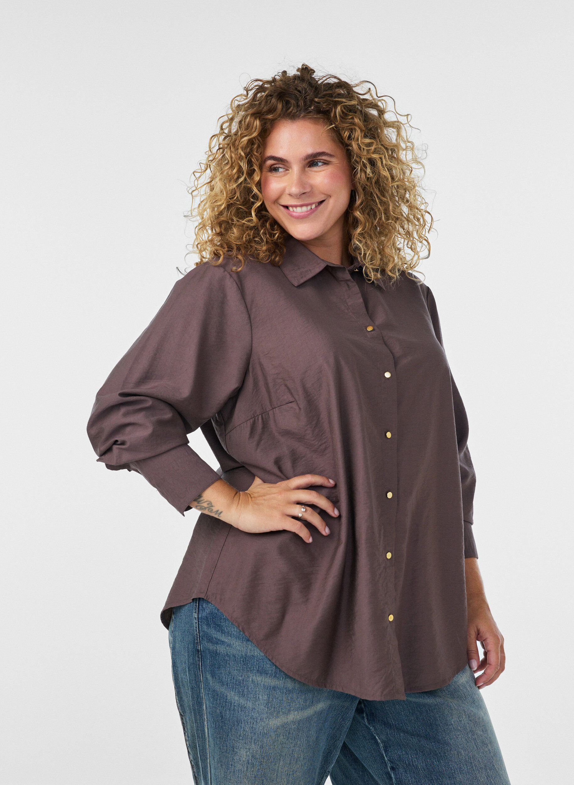 ZizziBluse aus Viskose mit goldenen Kn&ouml;pfen, Braun, Model image number 0