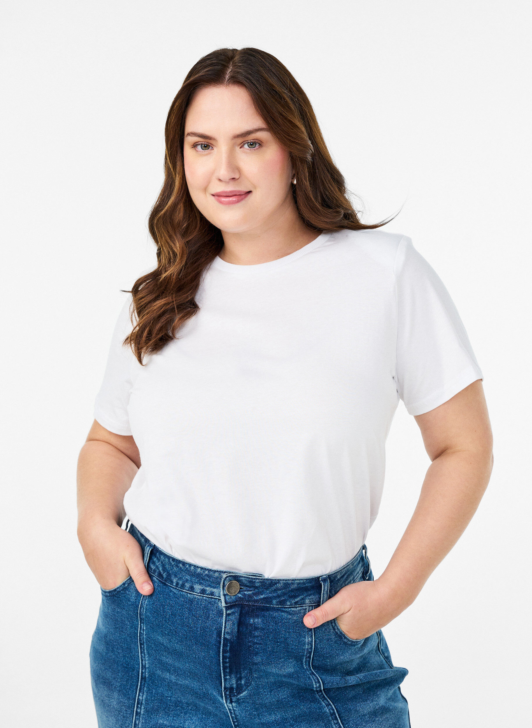 Basic-T-Shirt aus Baumwolle mit Schulterpolstern, Wei&szlig;, Model