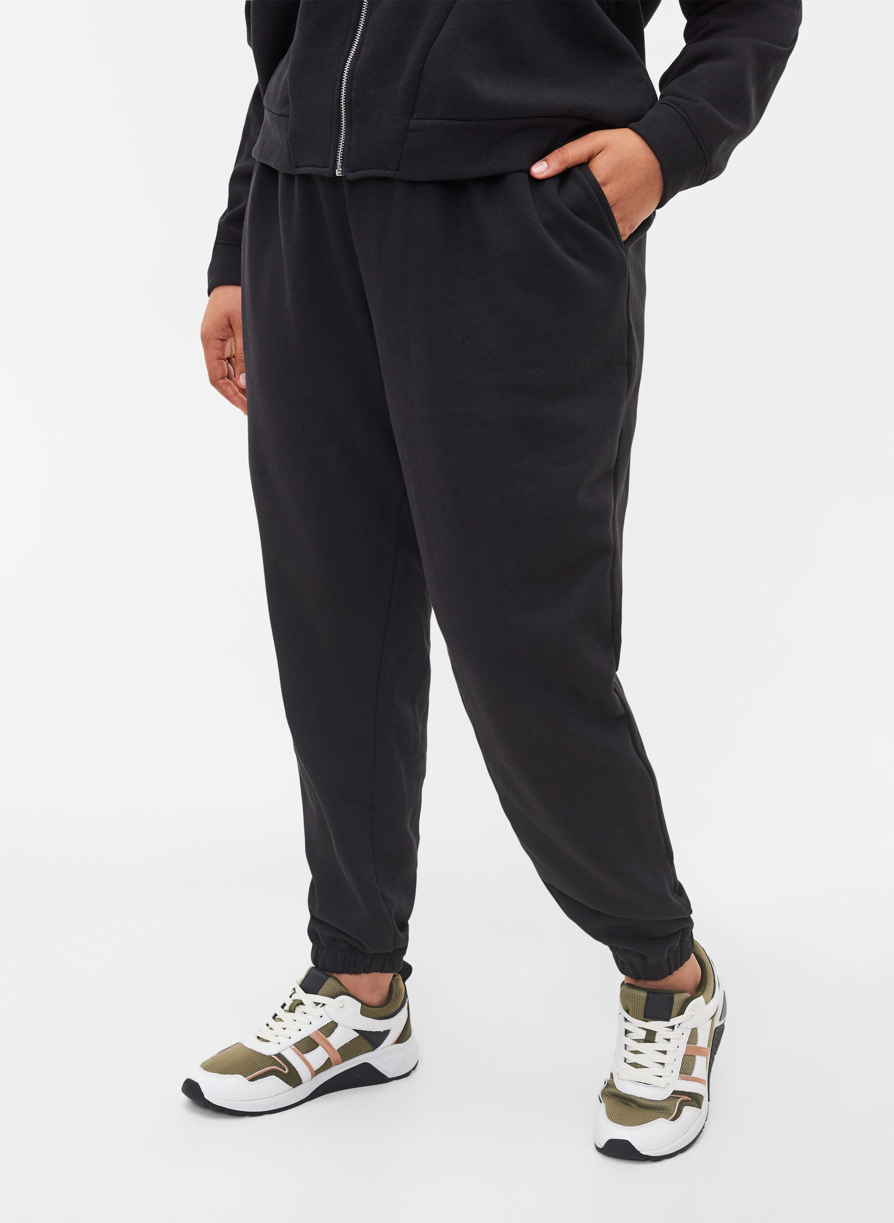 ZizziLockere Baumwollhose mit Taschen, Schwarz, Model image number 2