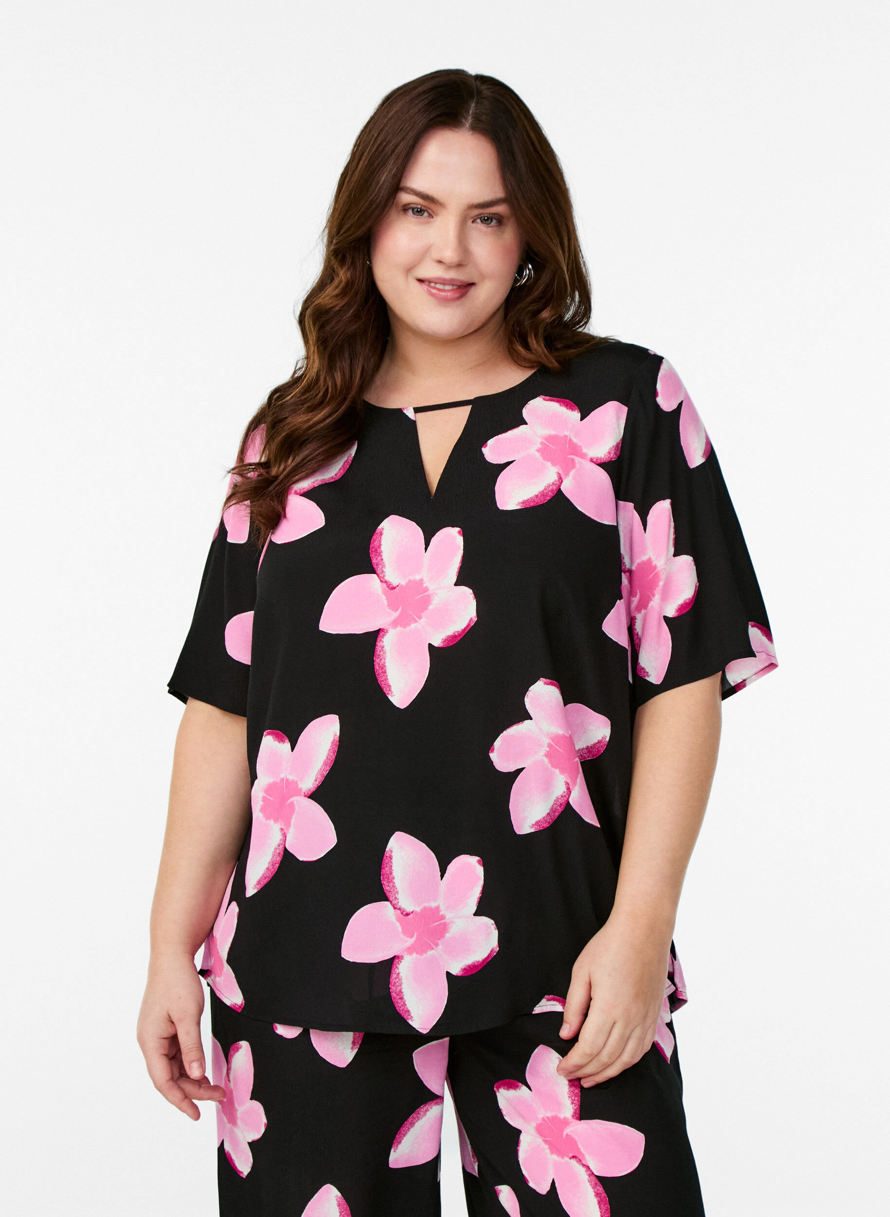Bluse mit Druck, Schwarz, Model