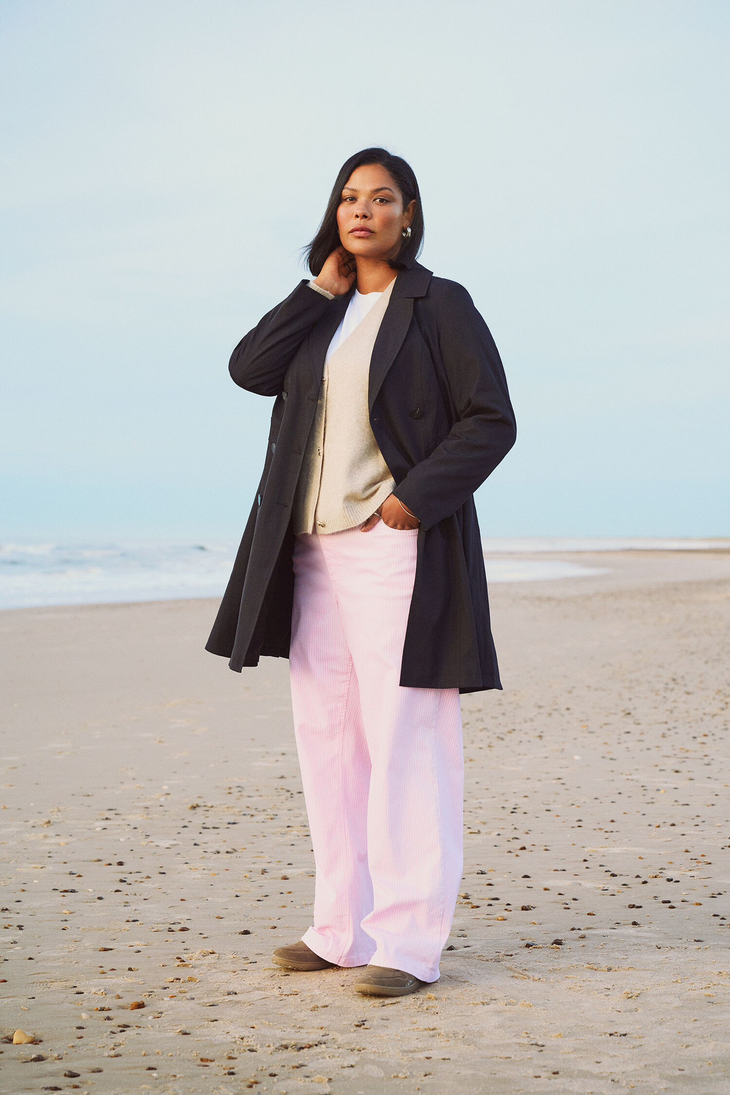 ZizziSchwarzer Trenchcoat, , Model