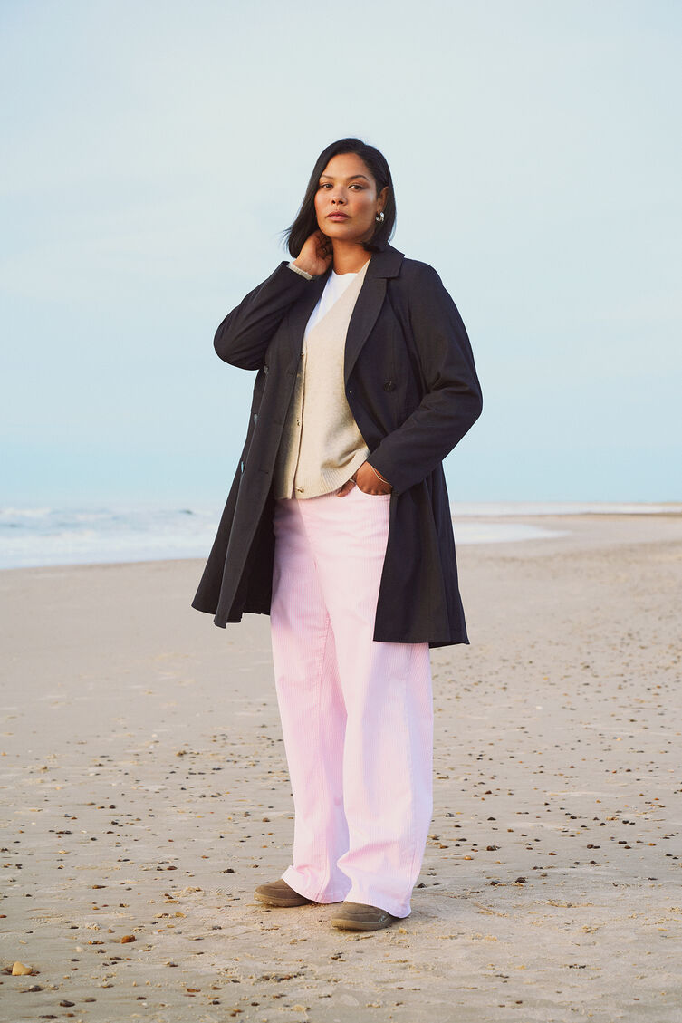 Schwarzer Trenchcoat, , Model