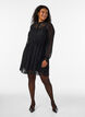Kleid aus Chiffon mit Guipure-Spitze und Empire-Linie, Schwarz, Model image number 1