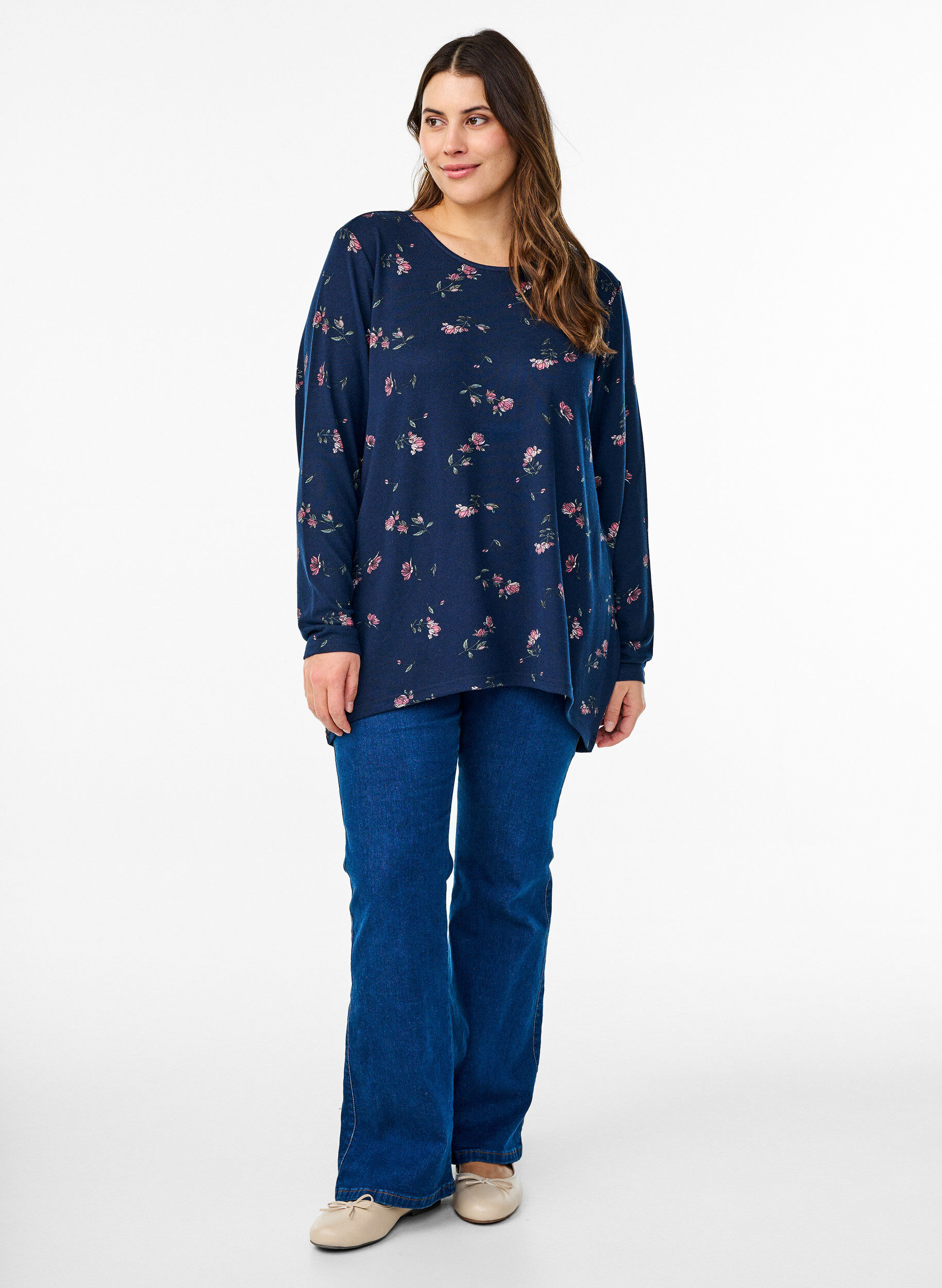 Zizzi Bluse mit Blumenmuster und langen &Auml;rmeln, Blau, Model image number 1