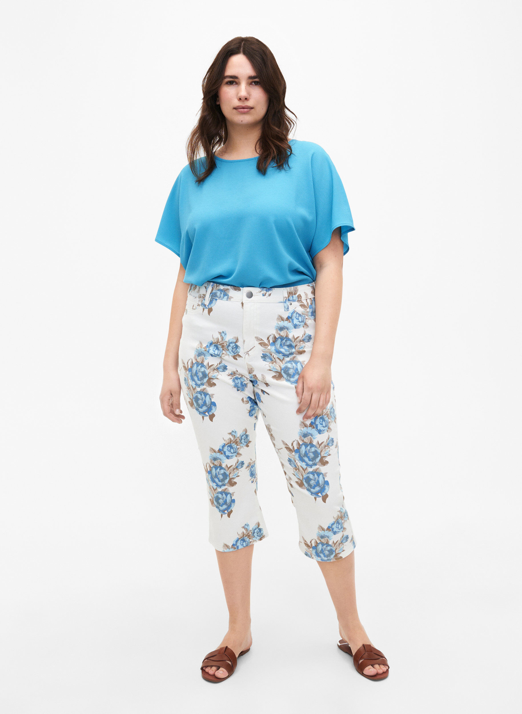 ZizziAmy Capri-Jeans mit hohem Bund und Blumenprint, White B.AOP, Model image number 0