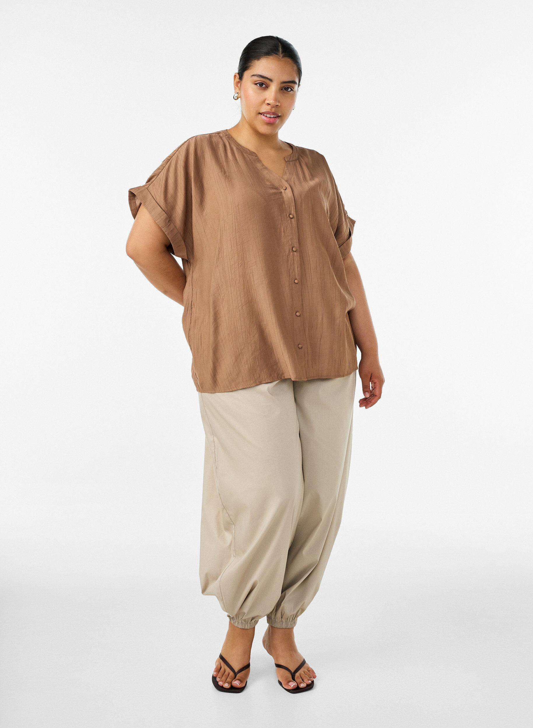 ZizziBluse aus Viskose mit Kn&ouml;pfen und Struktur, Braun, Model image number 1
