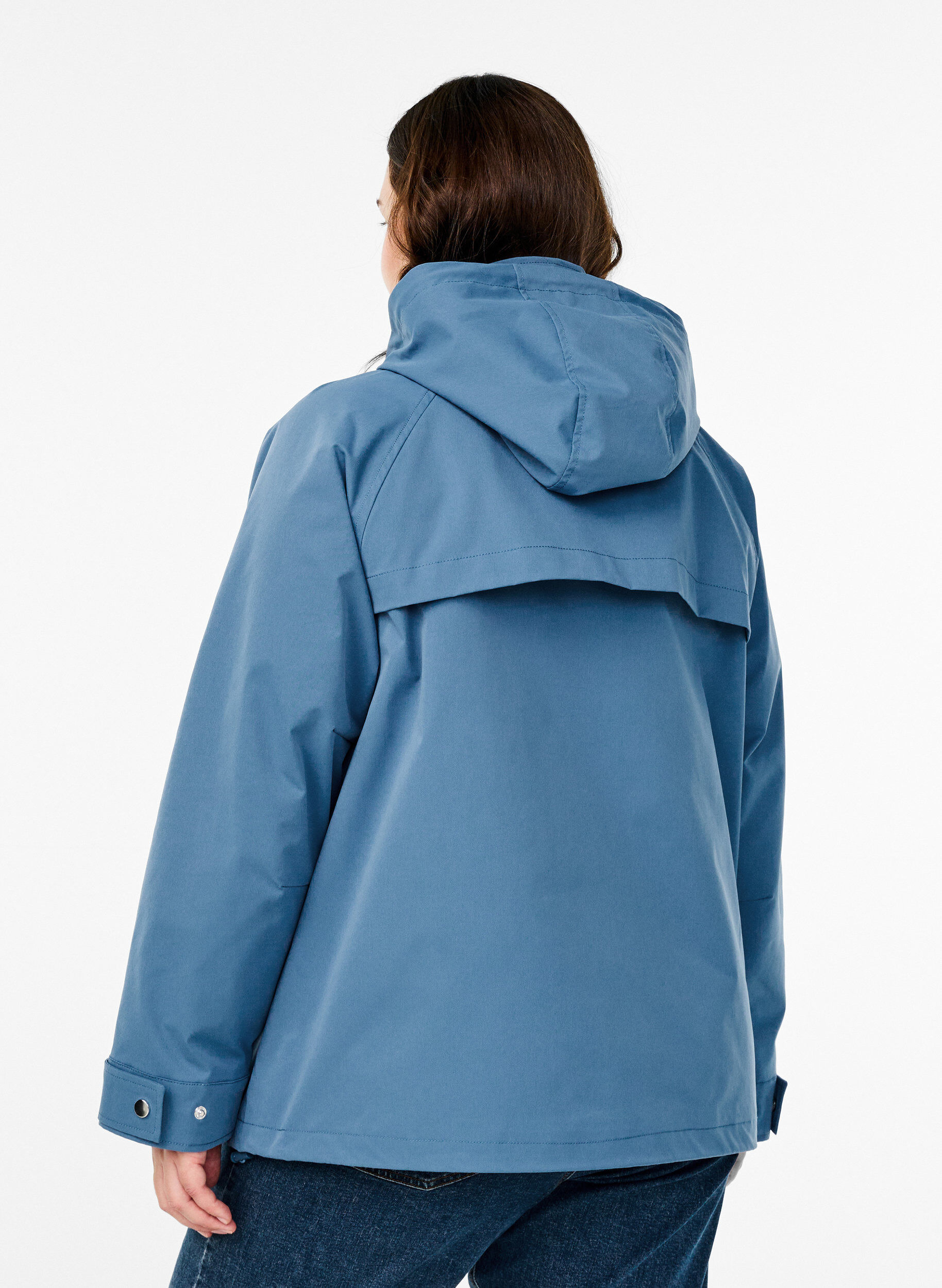 ZizziKurze Fr&uuml;hlingsjacke mit abnehmbarer Kapuze, Blau, Model image number 2