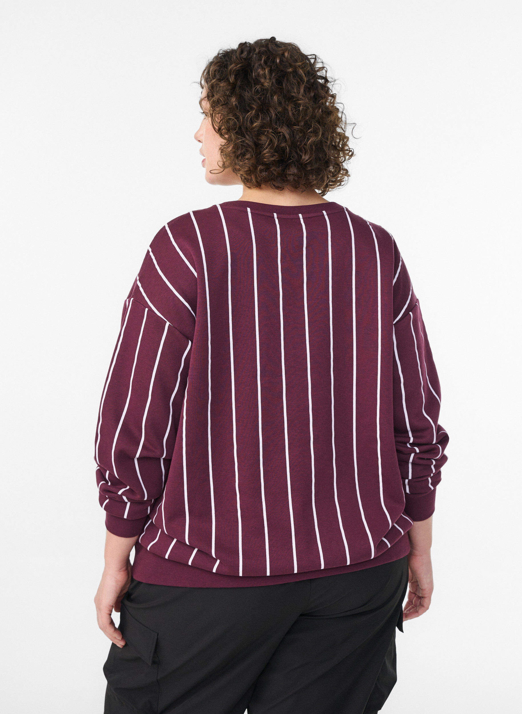 ZizziGestreiftes Sweatshirt mit Textaufdruck, Rot, Model image number 2