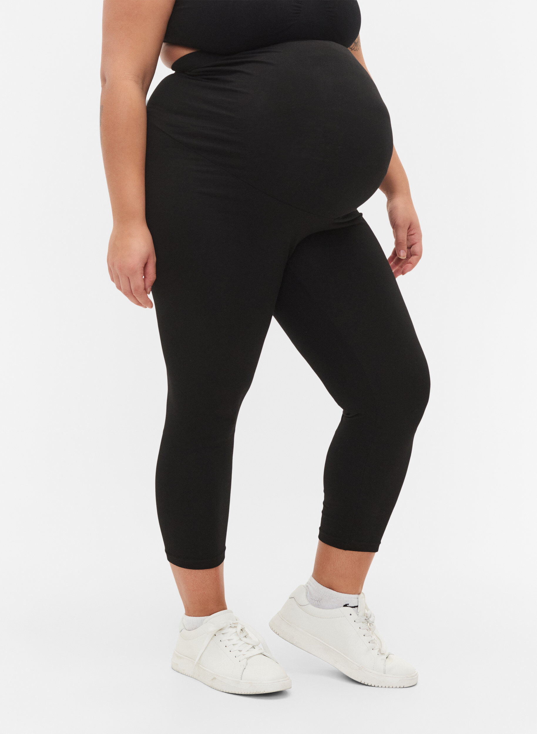 ZizziSchwangerschaftsleggings mit 3/4 L&auml;nge, Black, Model image number 2