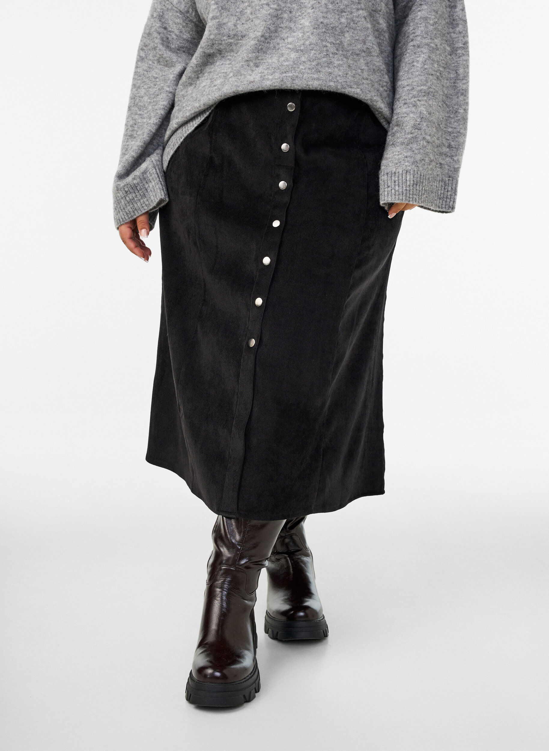 ZizziA-Linien-Rock aus Cord mit Kn&ouml;pfen, Schwarz, Model image number 3