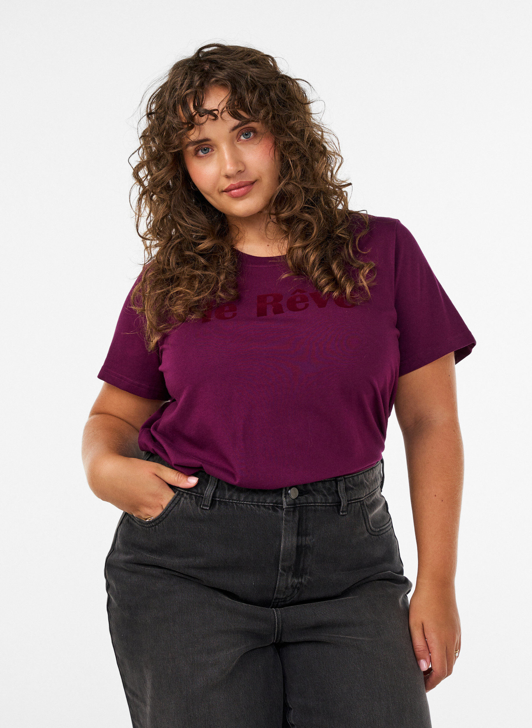 ZizziT-Shirt aus Bio-Baumwolle mit Text aus Velours, Lila, Model image number 0