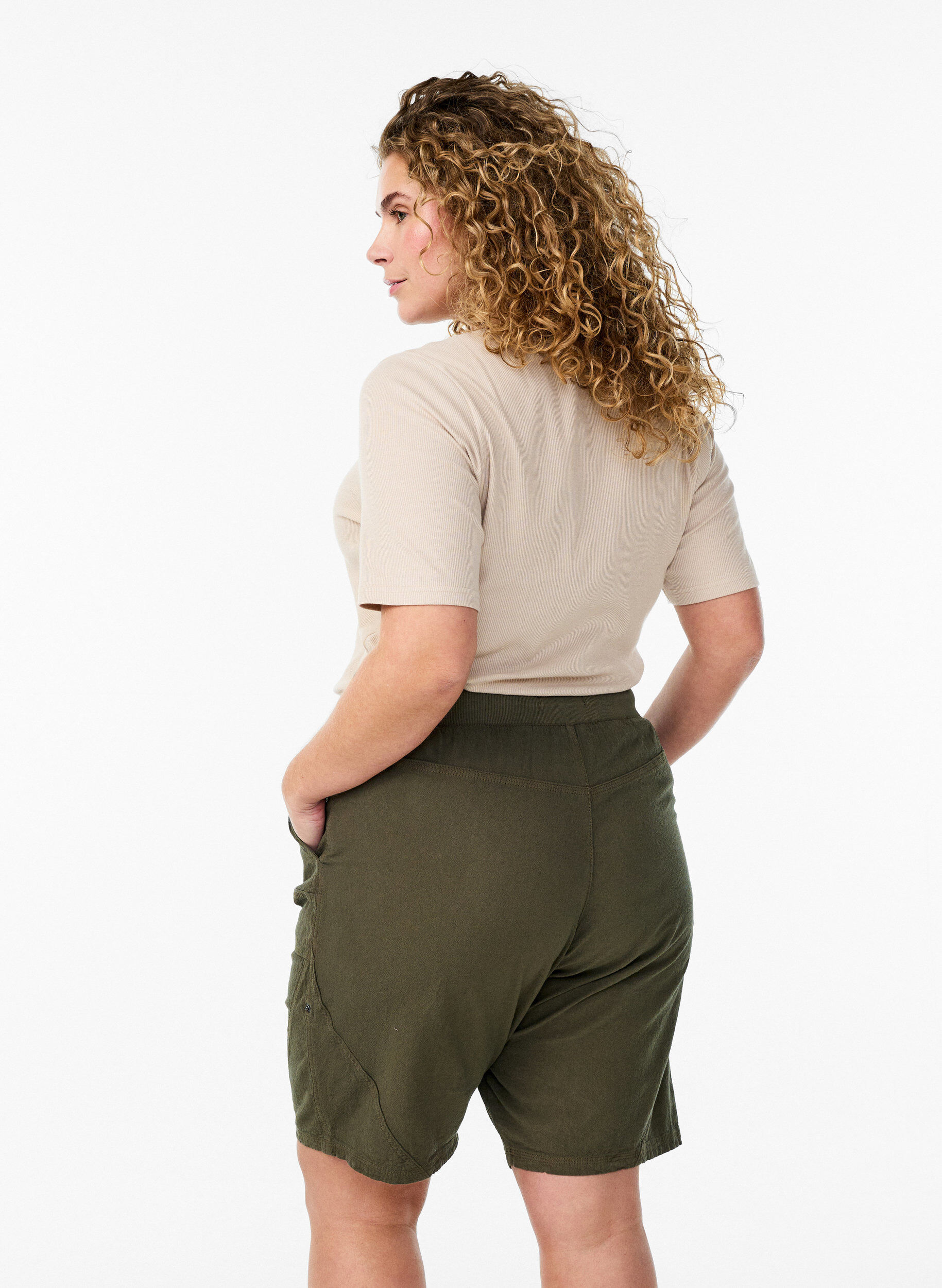 ZizziLockere Shorts aus Baumwolle mit Taschen, Gr&uuml;n, Model image number 2