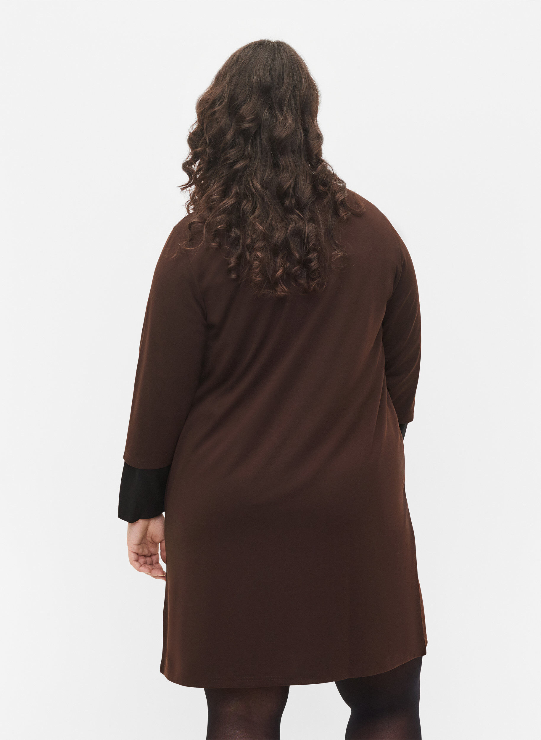 ZizziEinfarbiges Kleid mit V-Ausschnitt und 3/4 &Auml;rmeln, Coffee Bean, Model image number 1