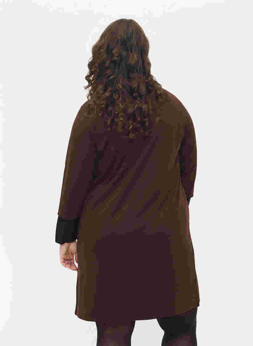 Einfarbiges Kleid mit V-Ausschnitt und 3/4 Ärmeln, Coffee Bean, Model image number 1