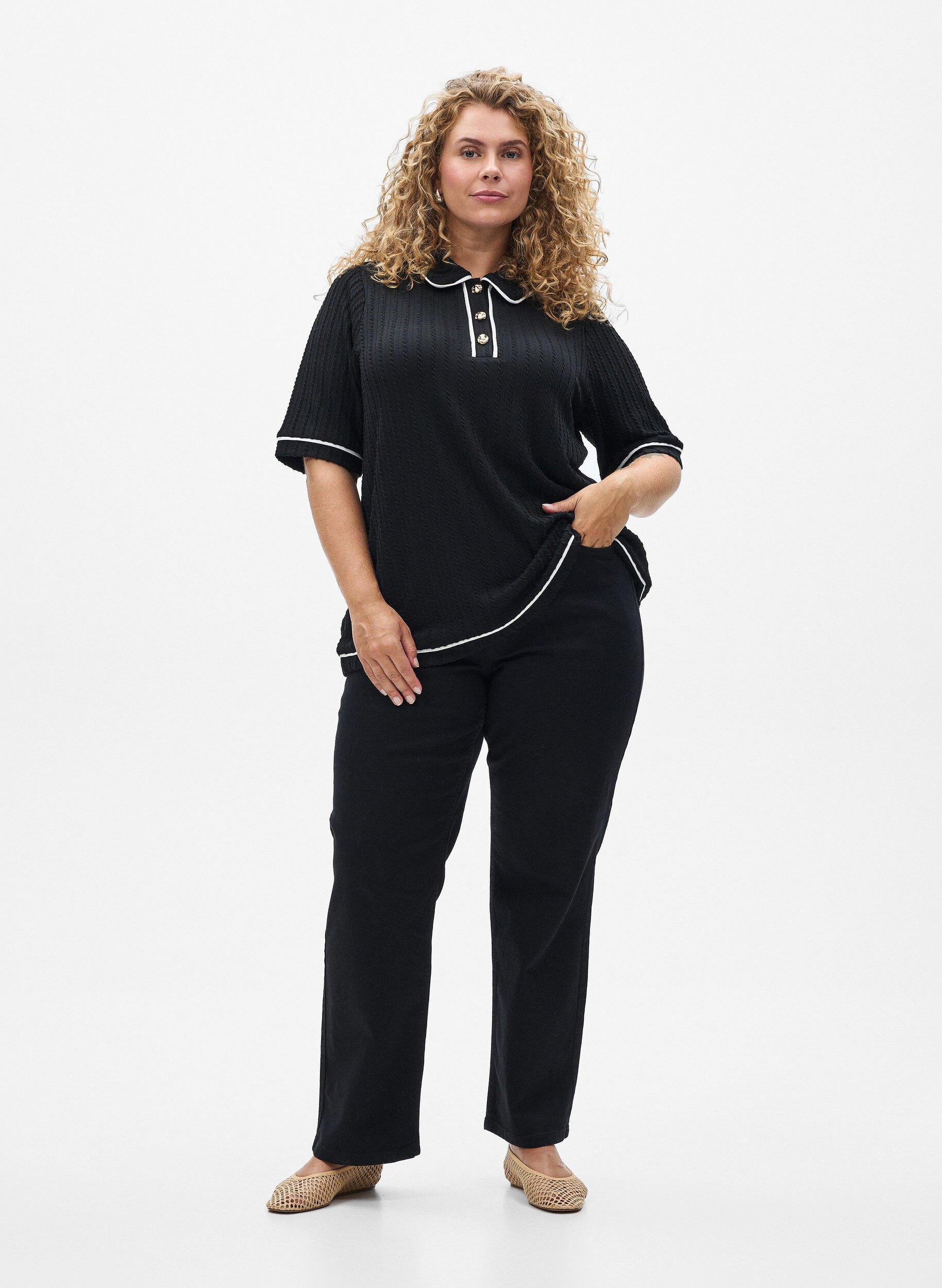 ZizziPoloshirt aus texturiertem Jersey mit Kontrastborten, Schwarz, Model image number 1