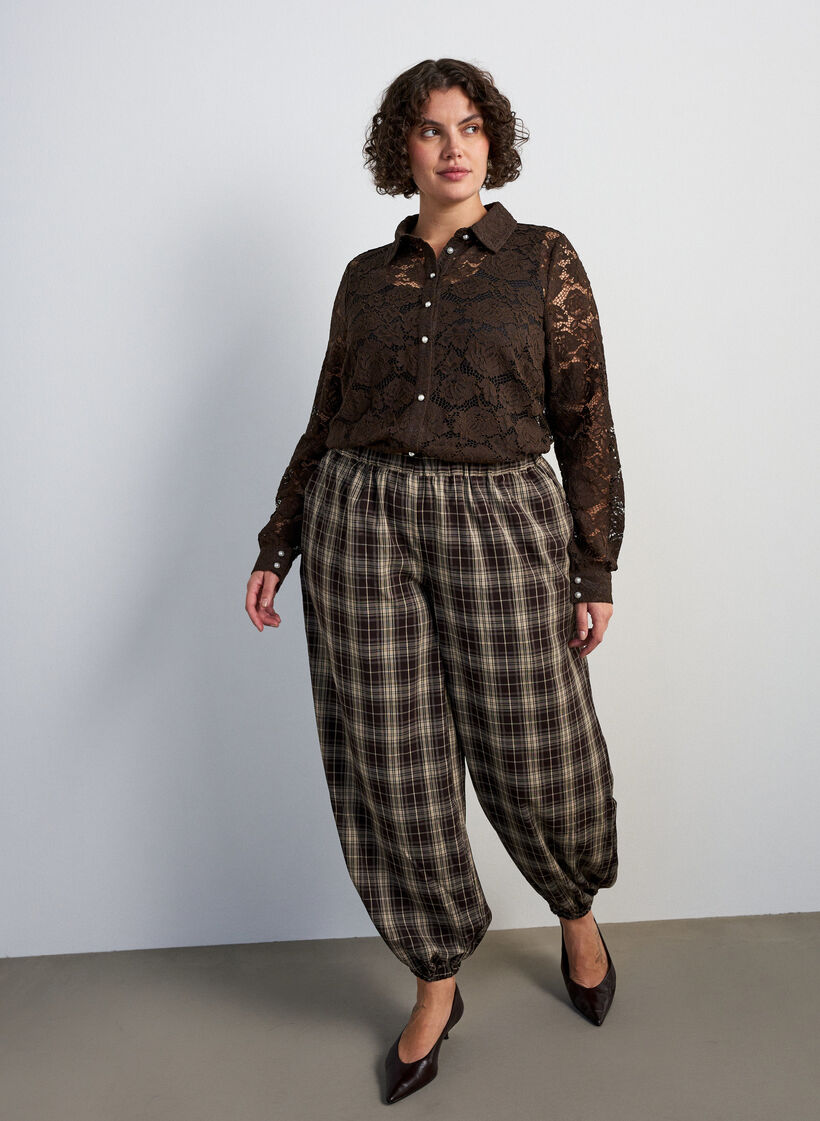 Spitzenbluse mit Perlenkn&ouml;pfen, Braun, Model image number 1