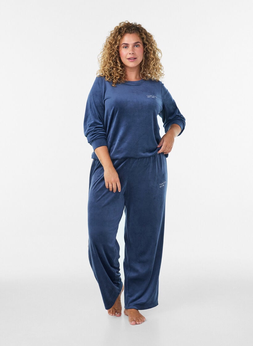 Bluse aus Velours mit aufgesticktem Text, Blau, Model image number 1