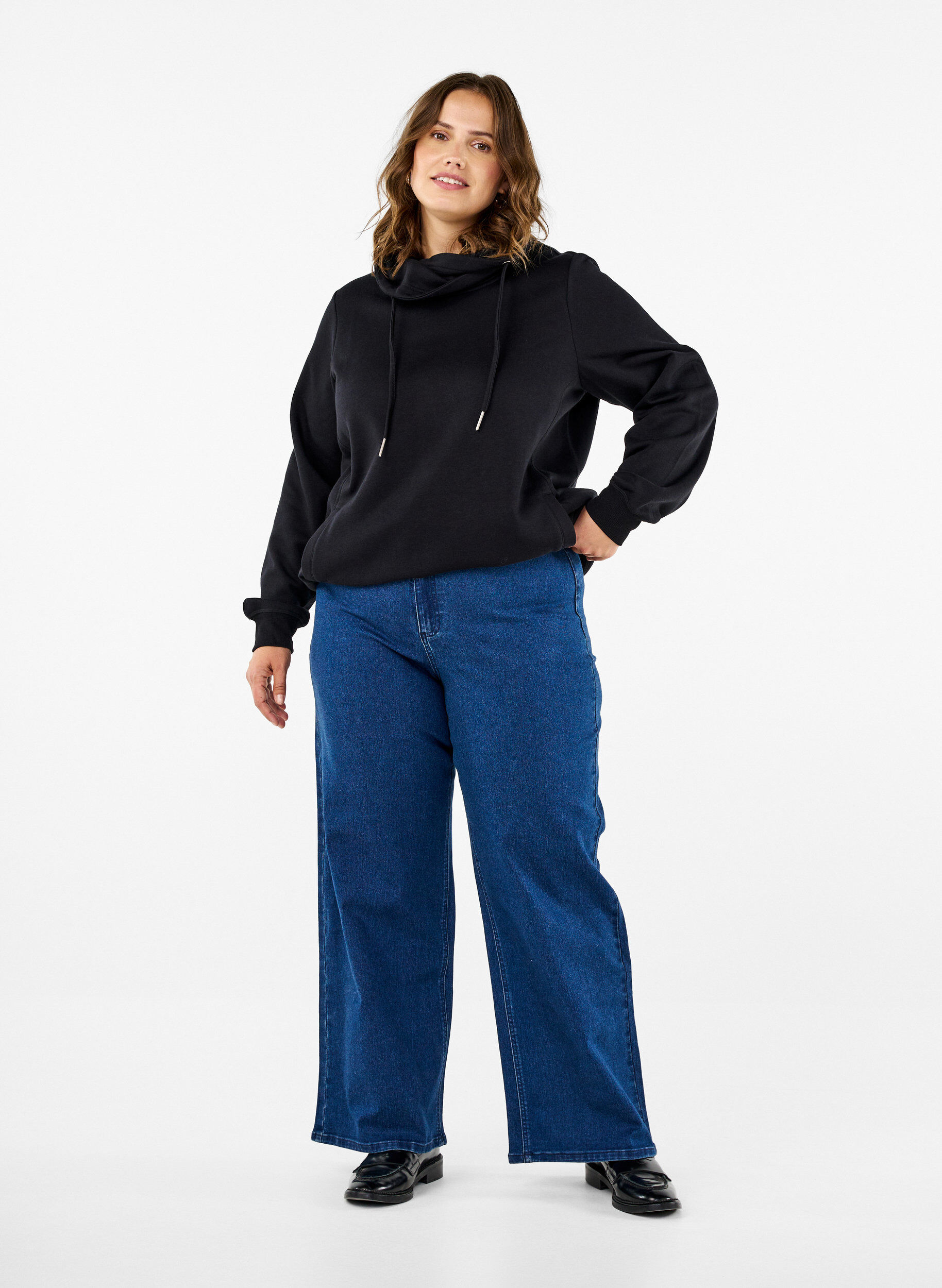 FLASH - Jeans mit weiter Passform, Blau, Model