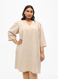 Gestreiftes Kleid mit 3/4-Ärmeln, Camel Stripe, Model