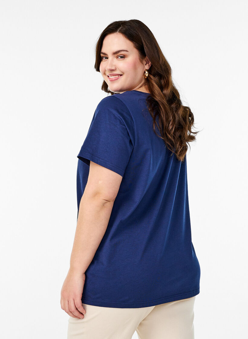 T-Shirt mit Erdbeer-Stickerei, Naval A. W. Berry, Model image number 1