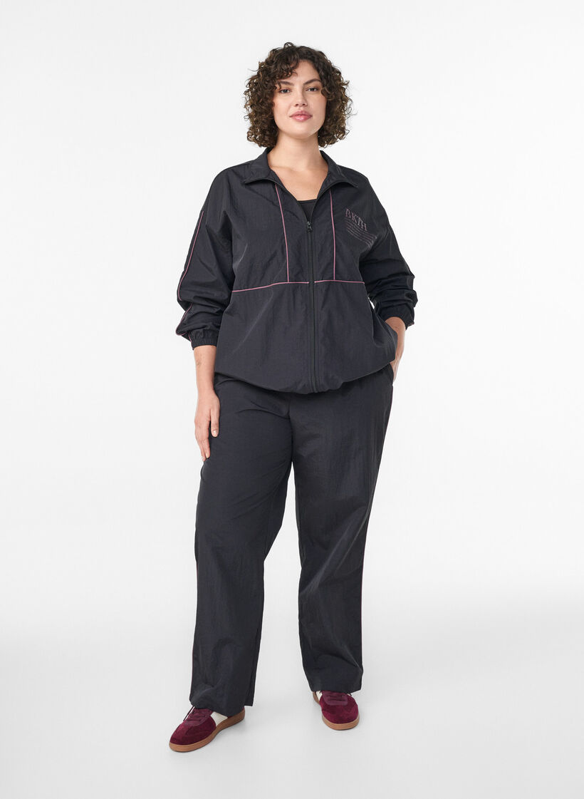 Leichte Jacke mit kontrastfarbenen Paspeln, Schwarz, Model image number 1