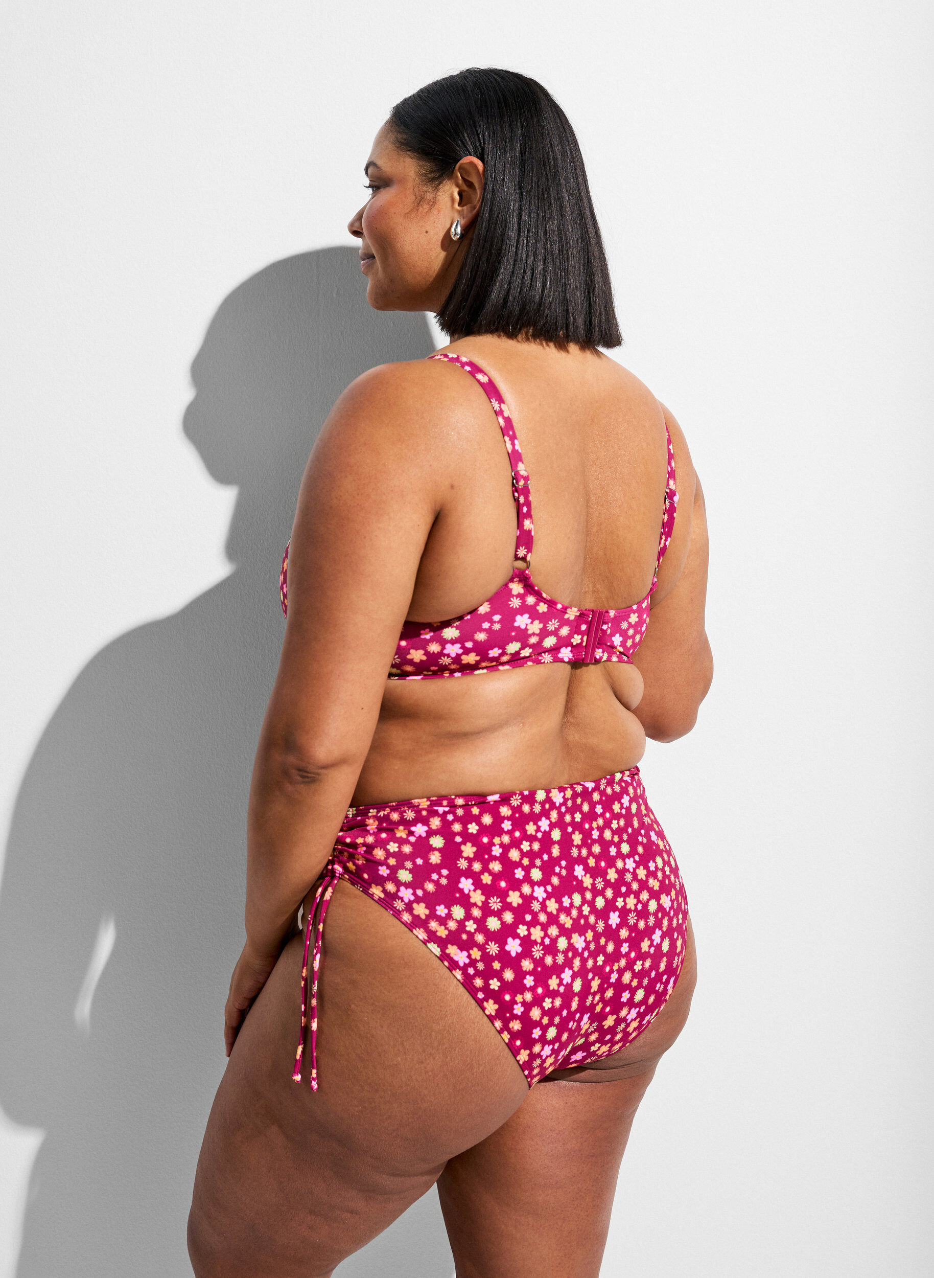 ZizziGebl&uuml;mter Tai-Bikini-Slip zum Binden, Rot, Model image number 1