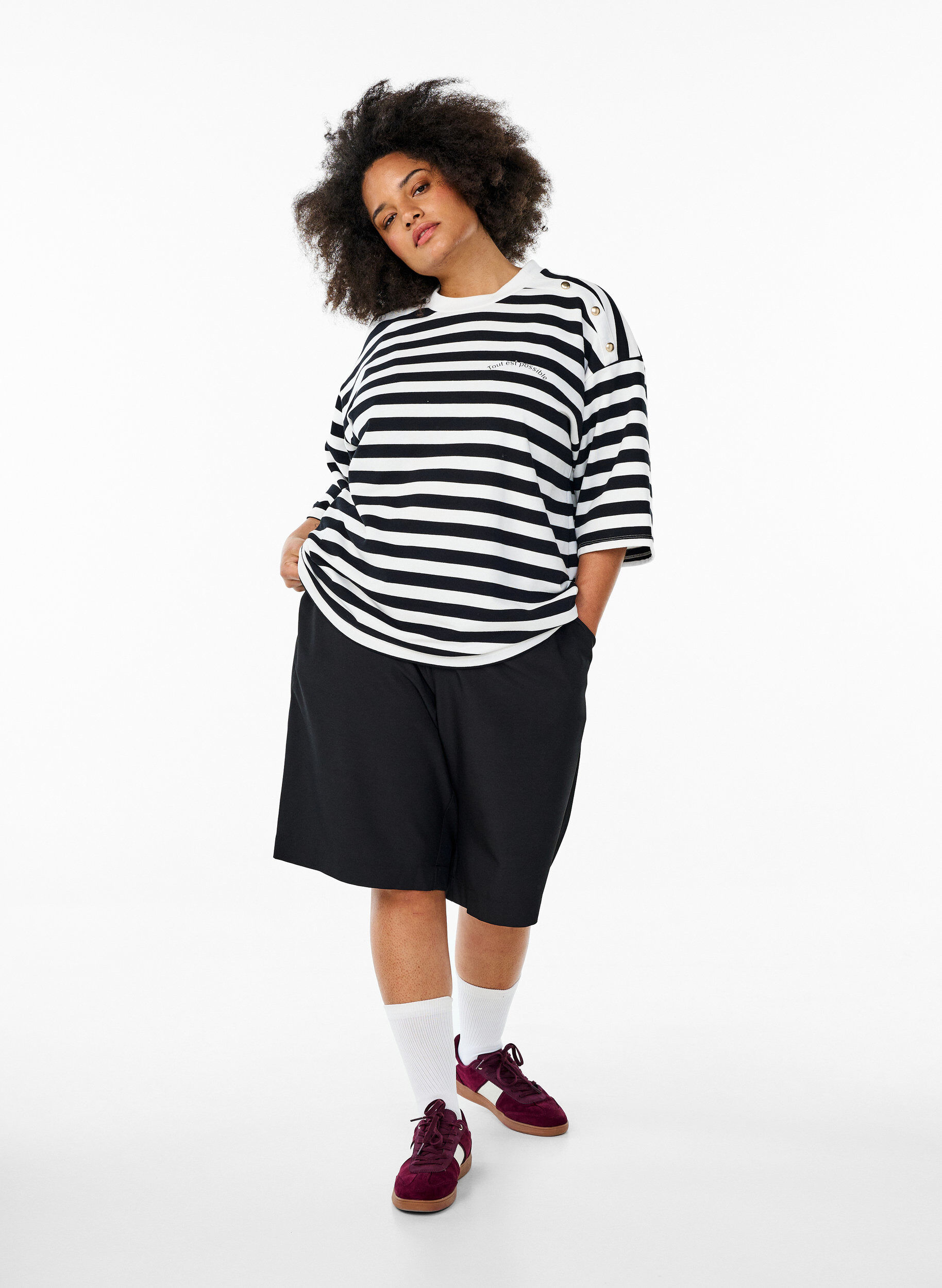 ZizziGestreifte Bluse mit 3/4 &Auml;rmeln und Knopfdetail, Schwarz, Model image number 1