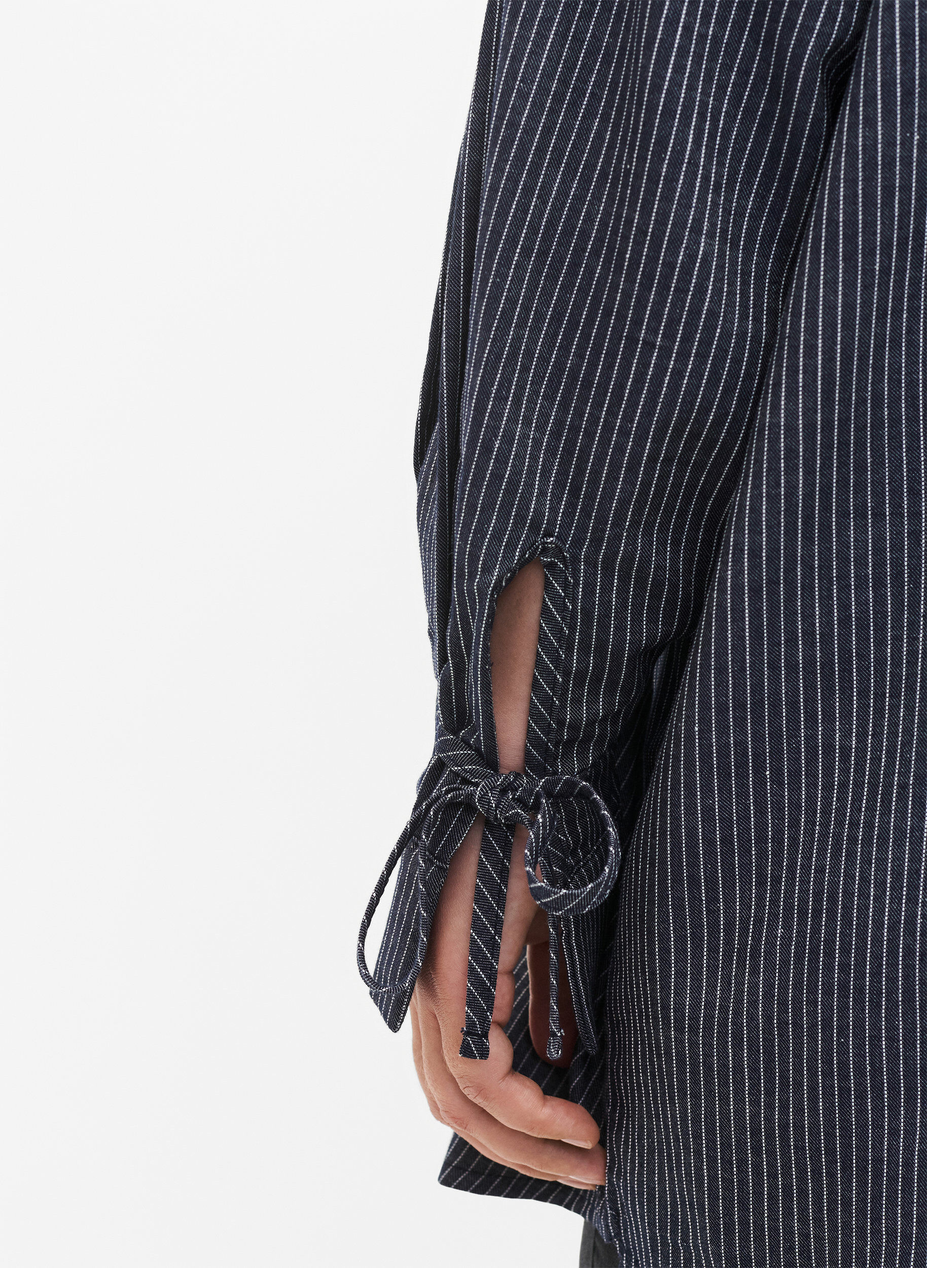 ZizziHemd mit Bindedetail an den &Auml;rmeln, Navy Stripe, Model image number 2
