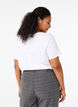 Einfarbiges basic T-Shirt aus Baumwolle, Wei&szlig;, Model image number 2
