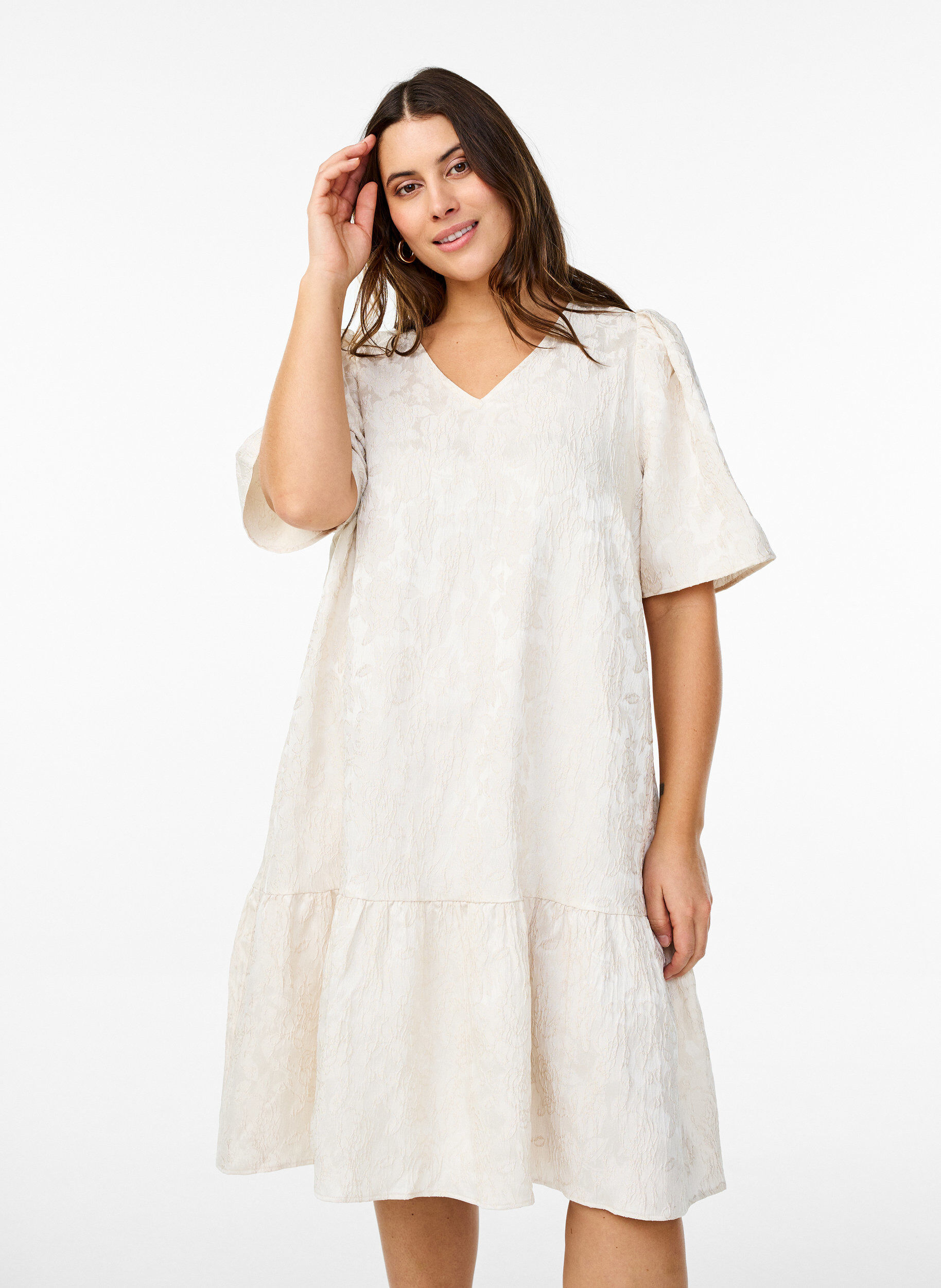 ZizziKnielanges Kleid aus Jacquard mit kurzen &Auml;rmeln, Whisper White, Model image number 0